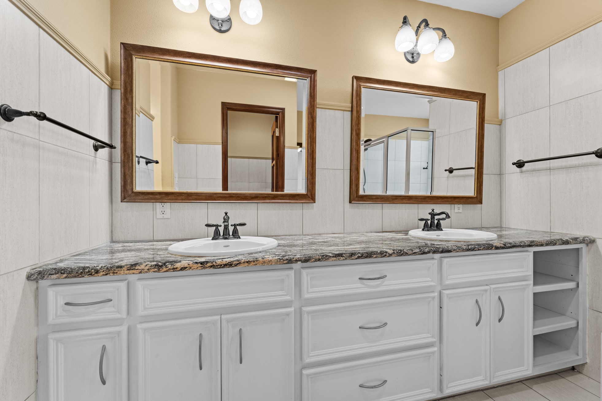 6018 Kirby Drive Property Photo 12