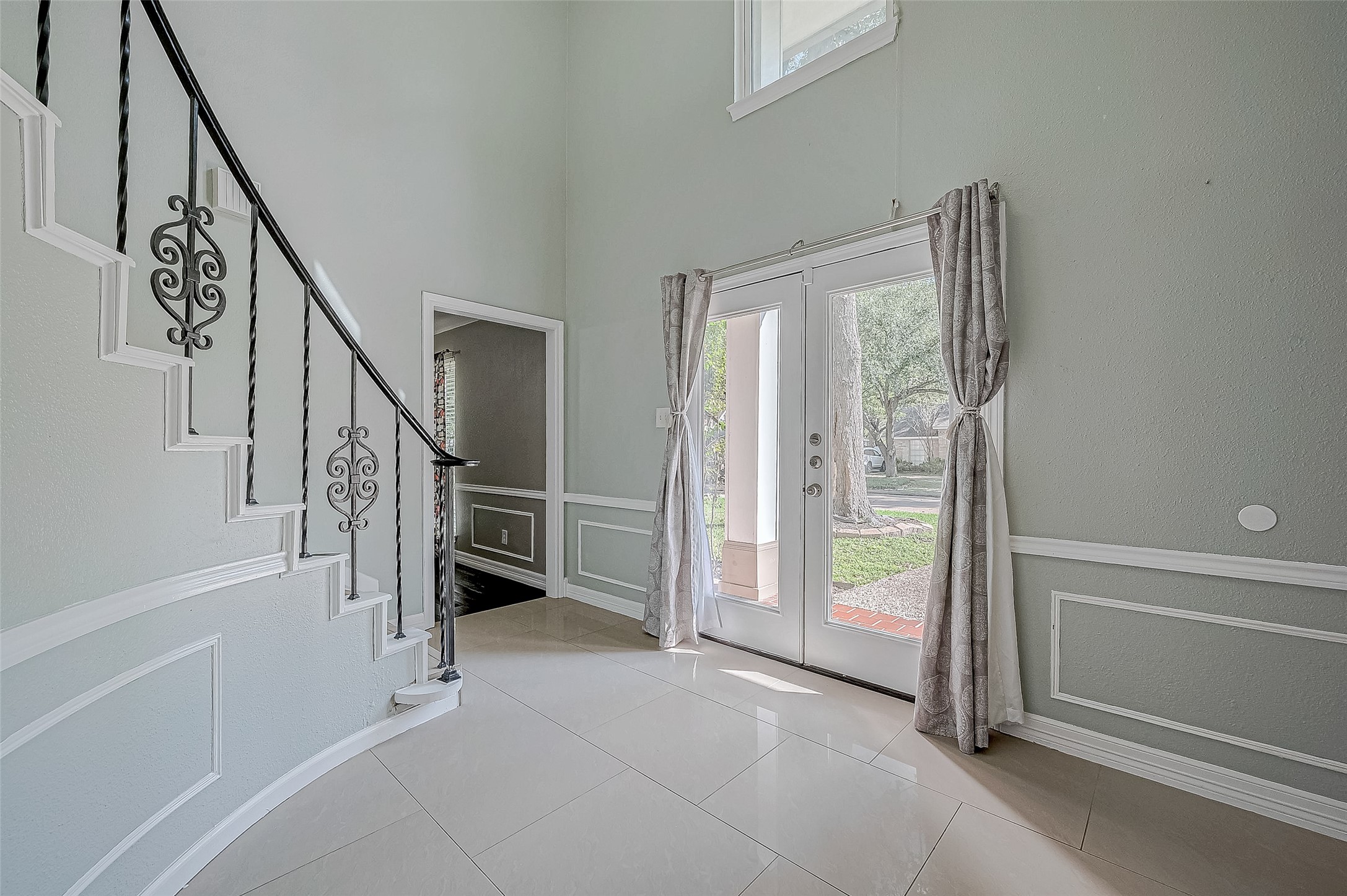 8110 Bent Oak Lane Property Photo 4