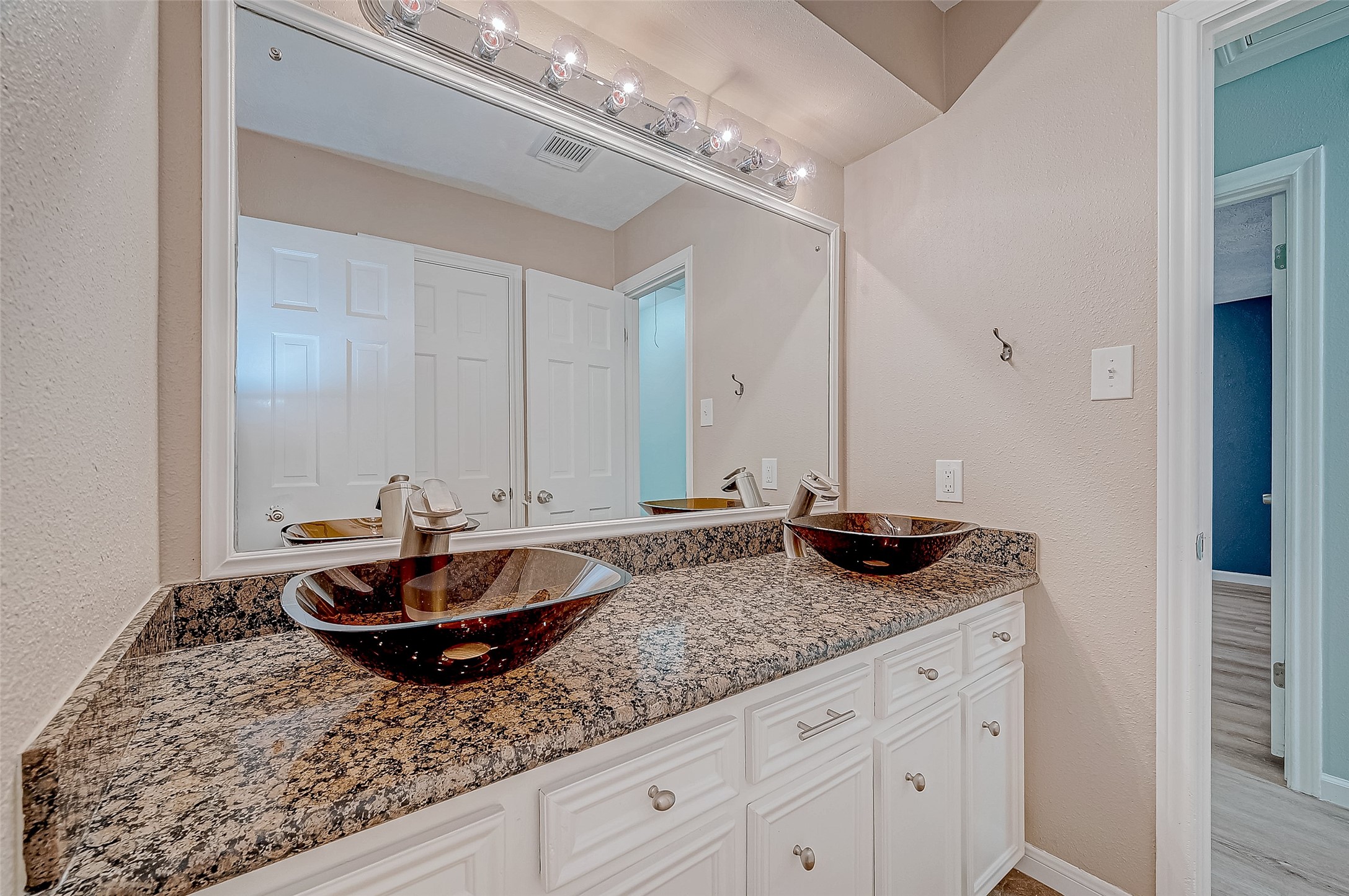 8110 Bent Oak Lane Property Photo 32
