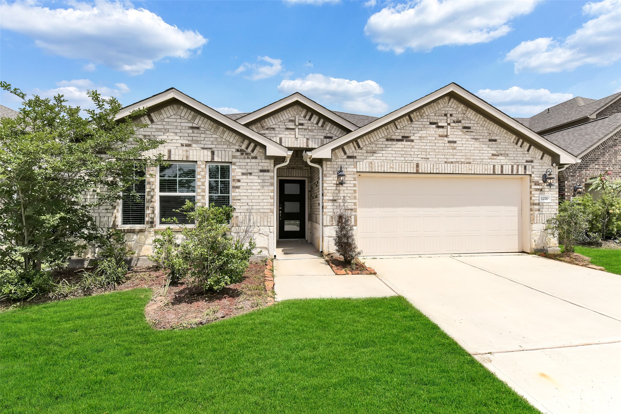 1210 Oak Barrel Run Property Photo 1