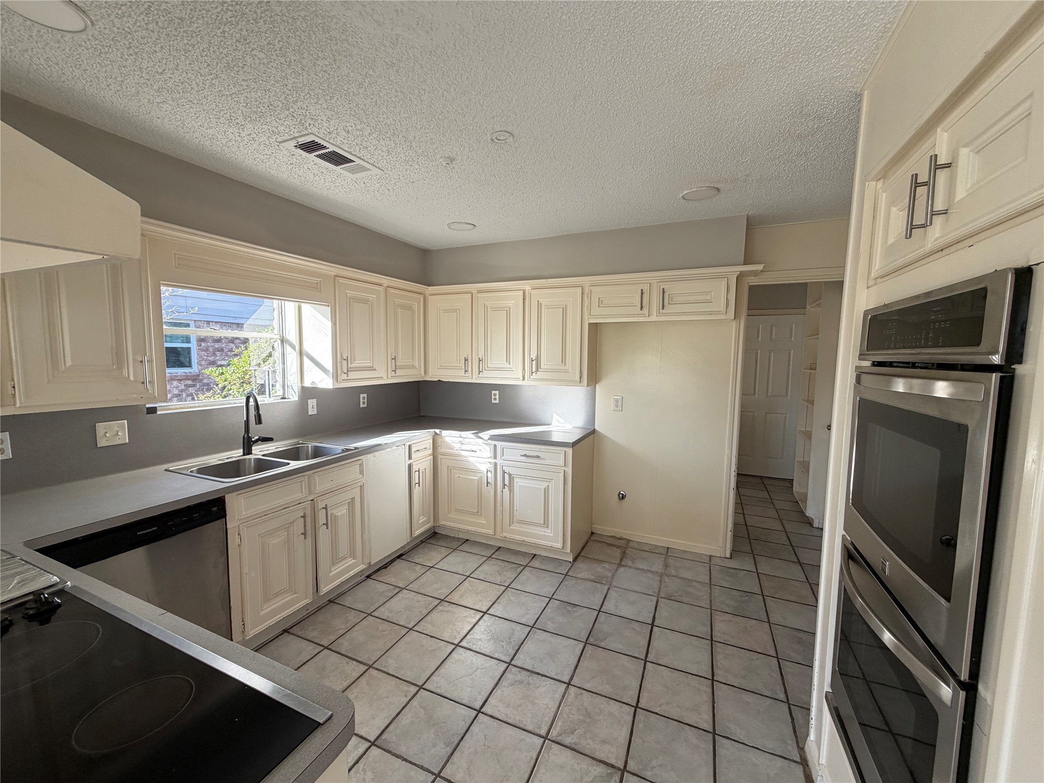 538 Longview Drive Property Photo 34