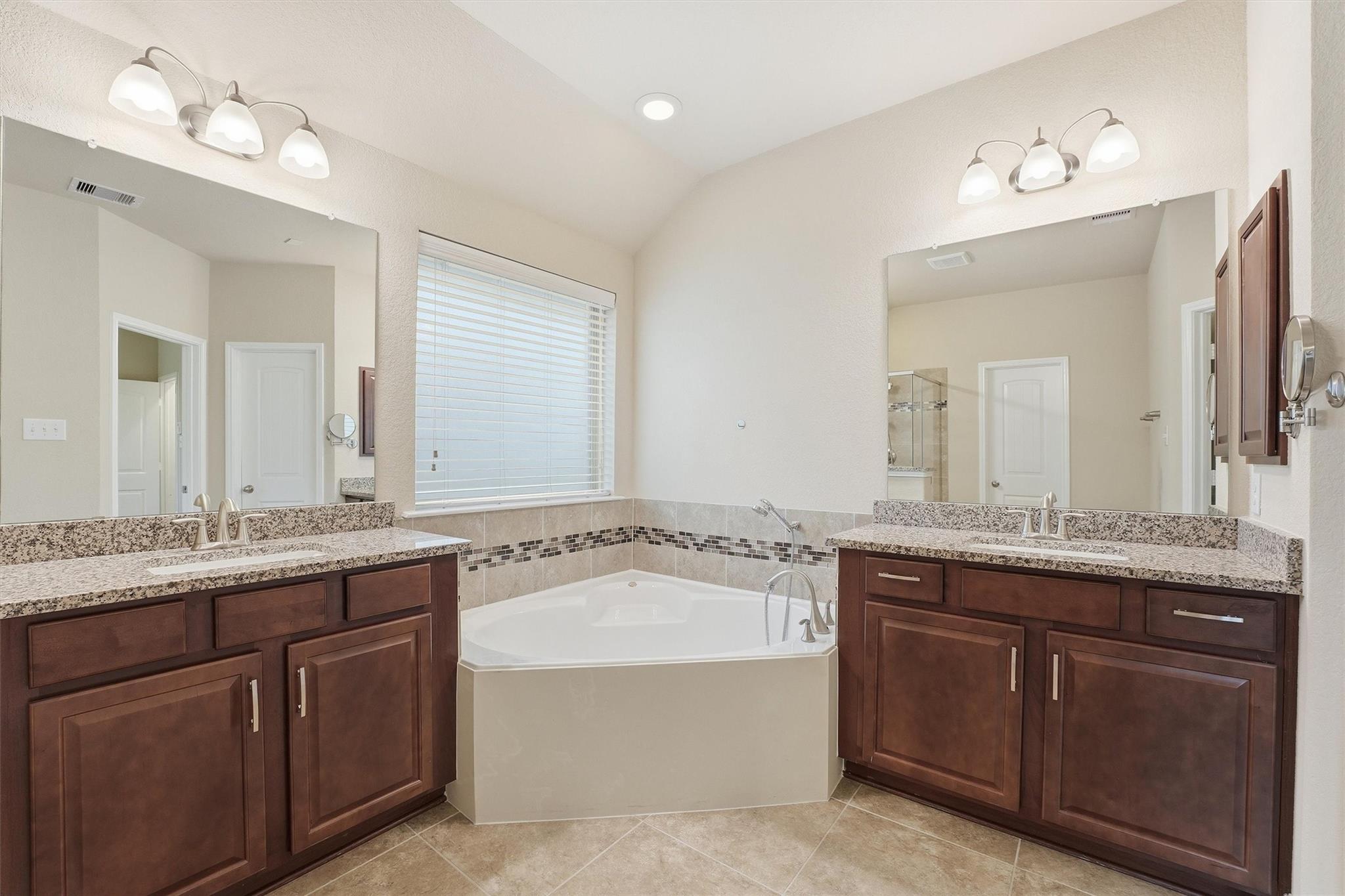 1911 Cedar Ridge Lane Property Photo 24