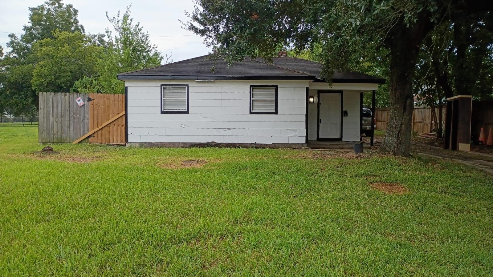 1302 Thomas Avenue Property Photo 1