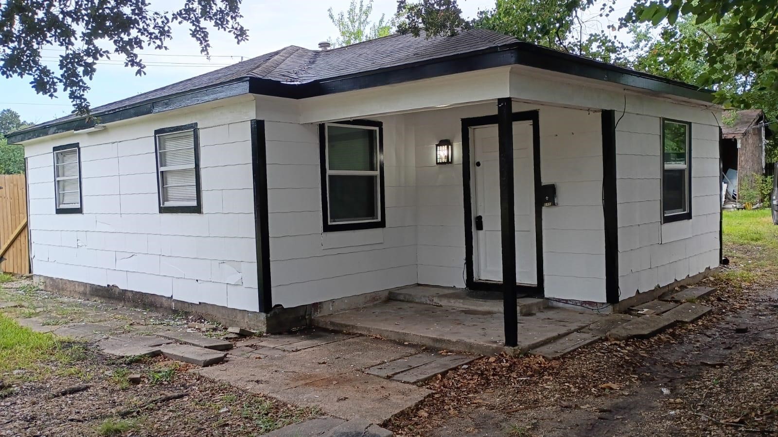 1302 Thomas Avenue Property Photo 3