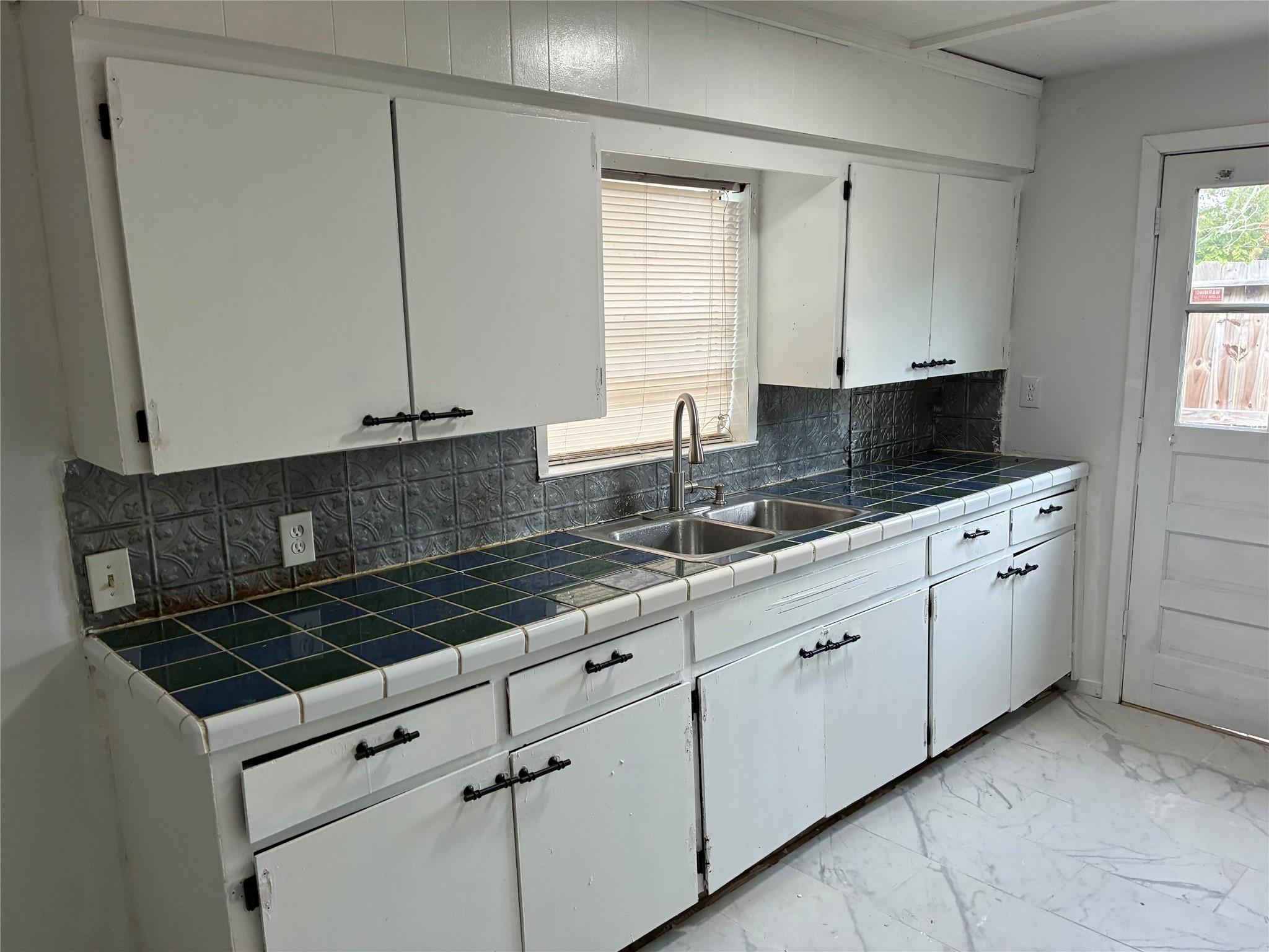 1302 Thomas Avenue Property Photo 4