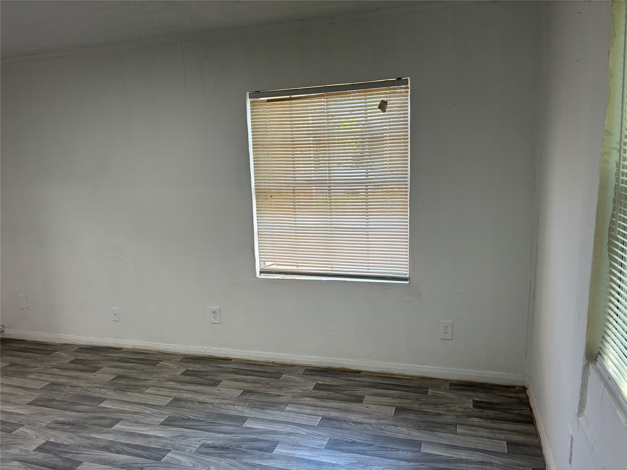 1302 Thomas Avenue Property Photo 5