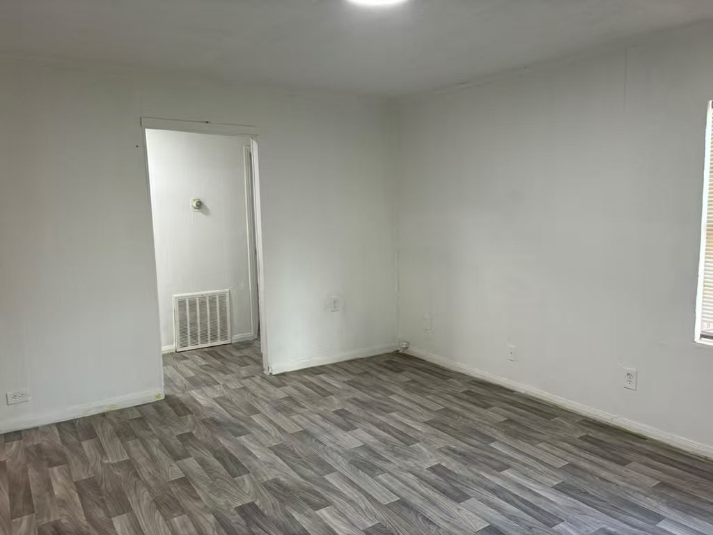 1302 Thomas Avenue Property Photo 7