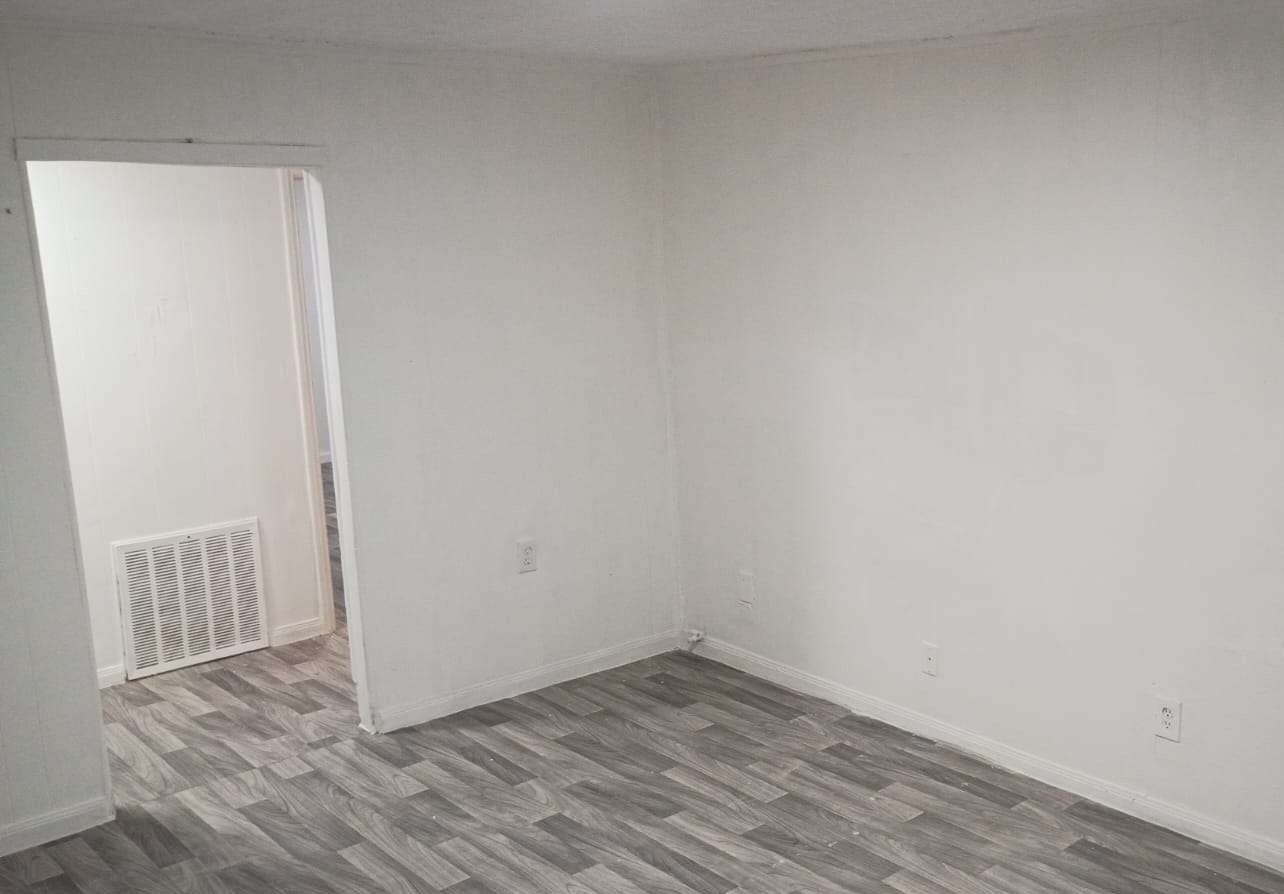 1302 Thomas Avenue Property Photo 10
