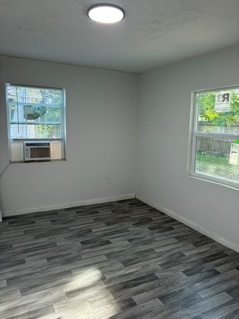 1302 Thomas Avenue Property Photo 15