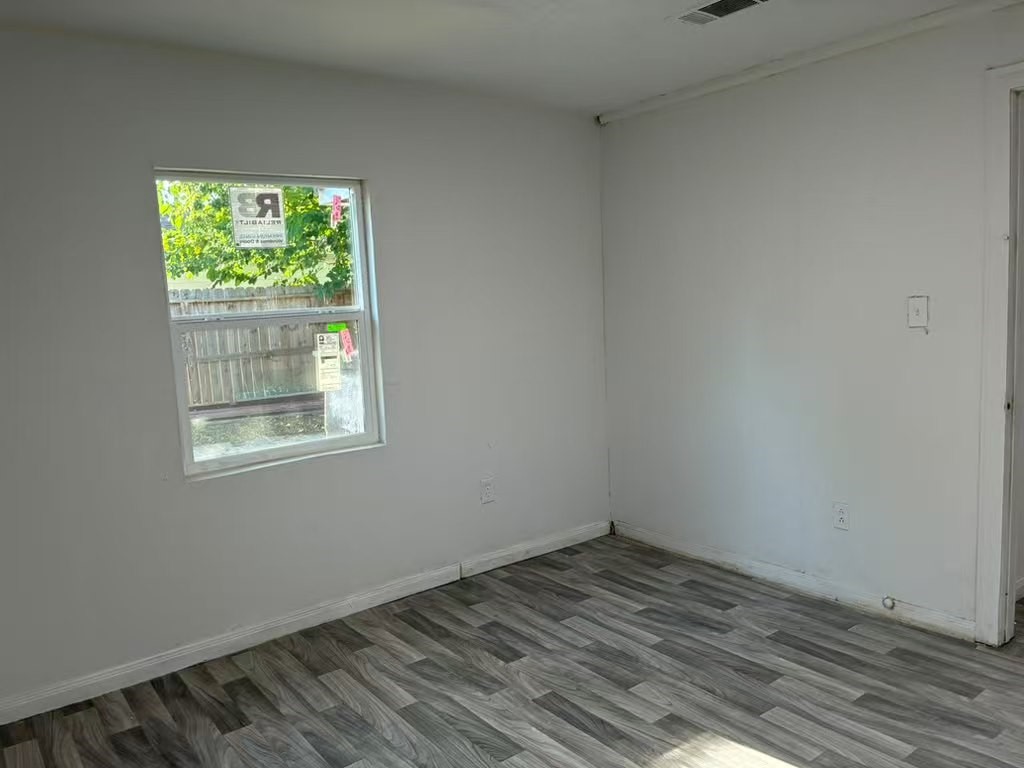 1302 Thomas Avenue Property Photo 16