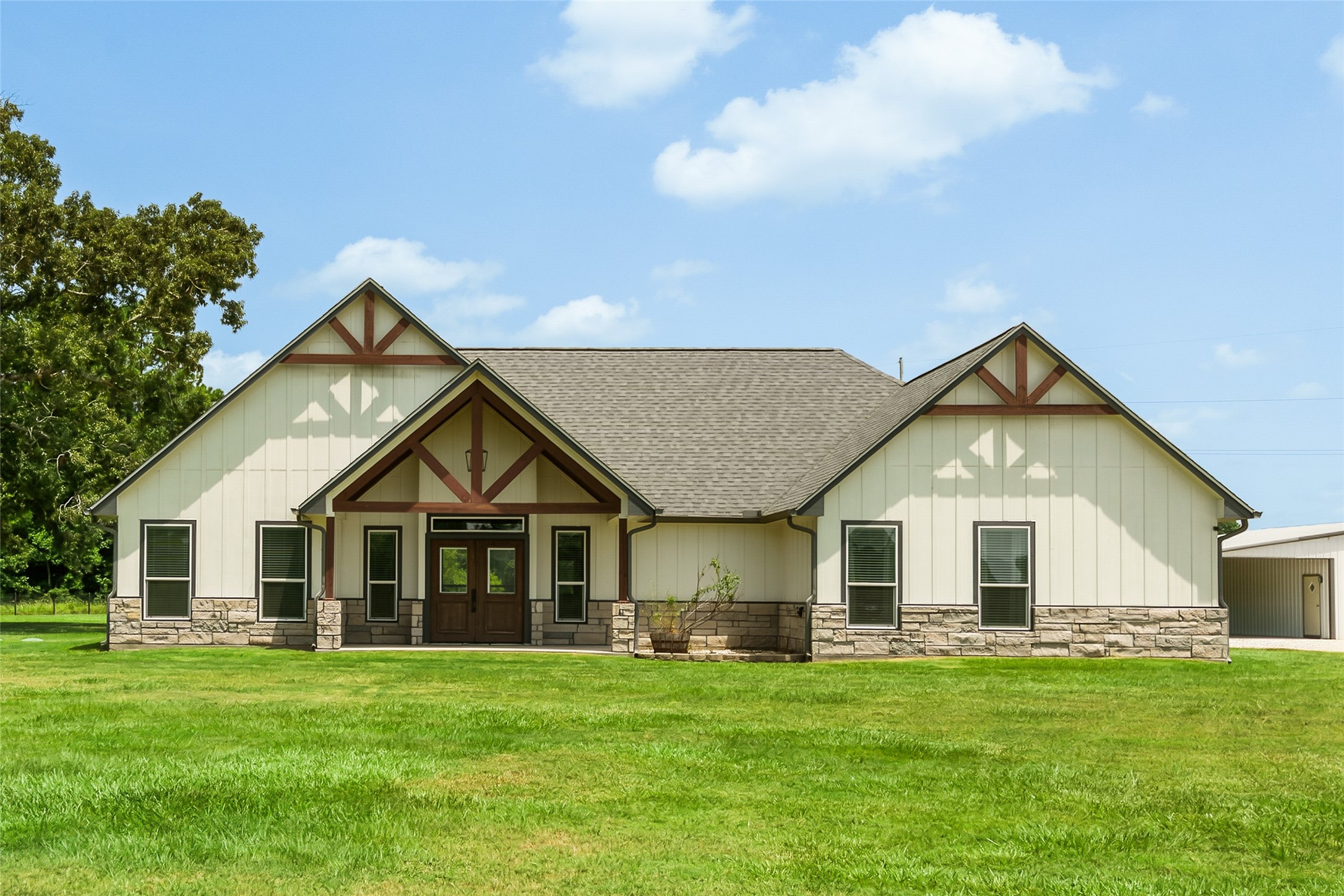 1140 County Road 301 N Property Photo 1