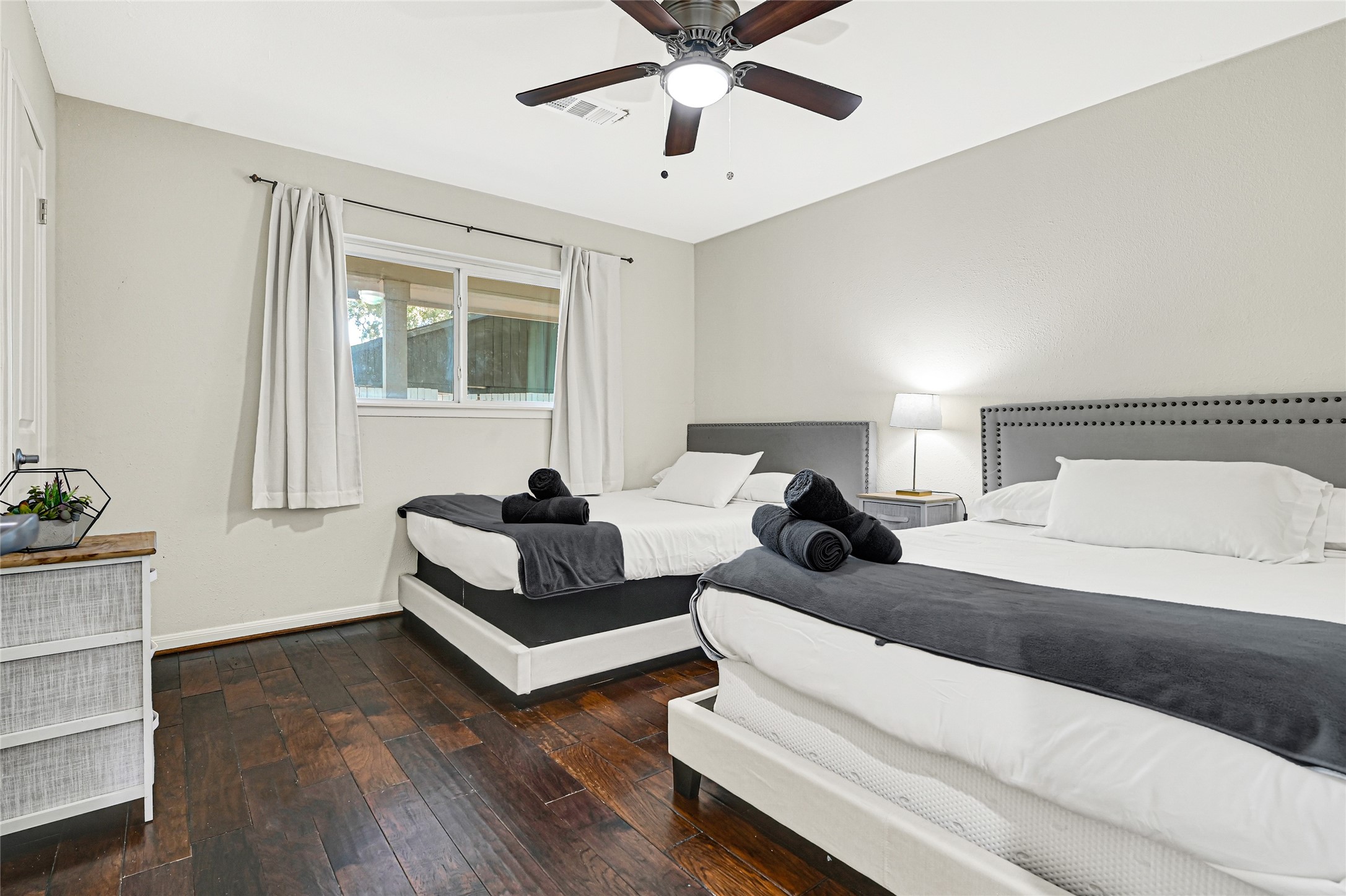 5534 Loch Lomond Drive Property Photo 13