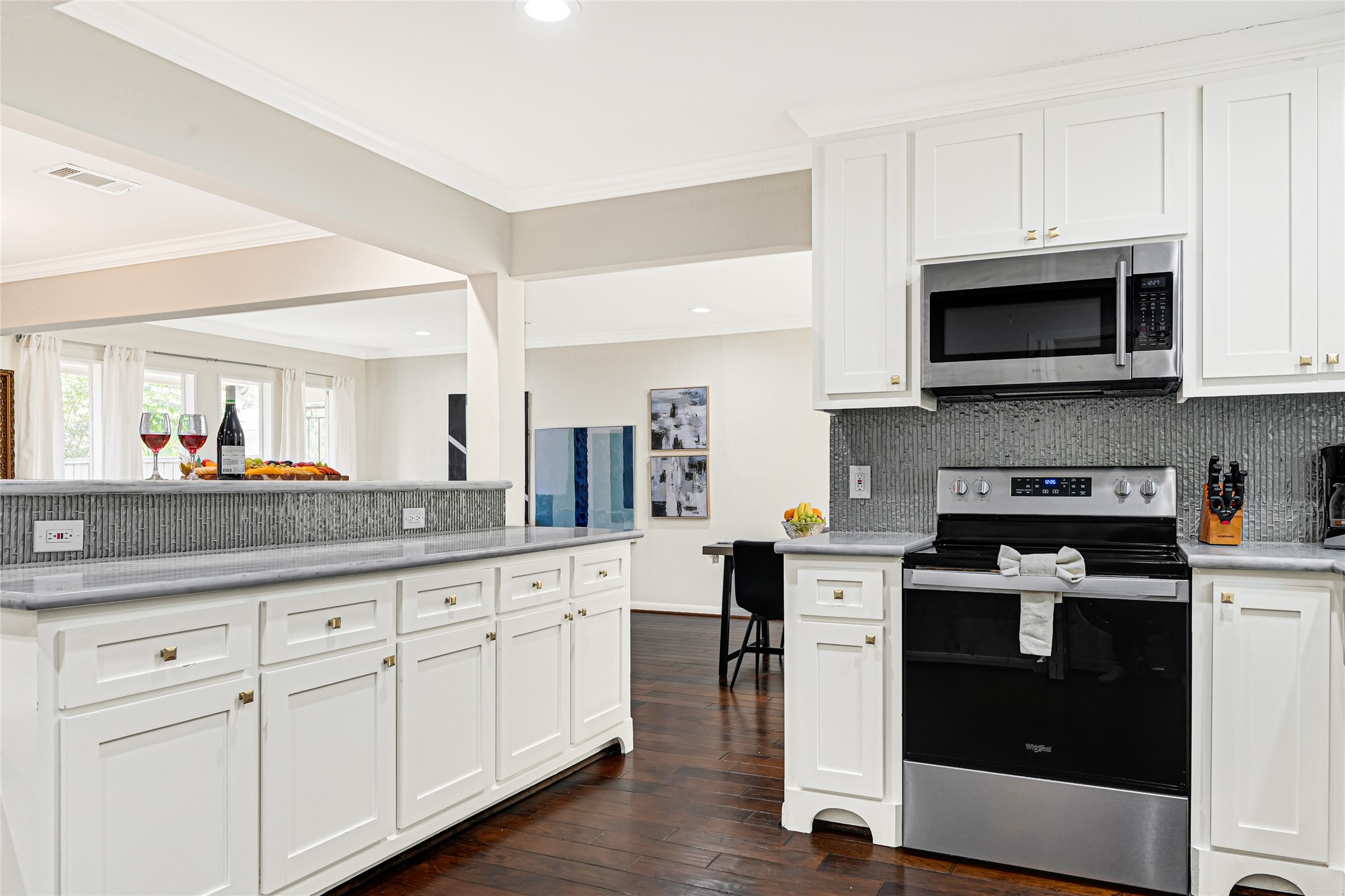 5534 Loch Lomond Drive Property Photo 17