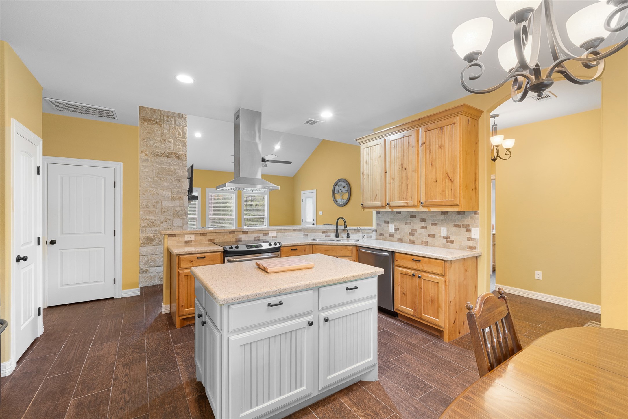 17756 County Road 473 Property Photo 6