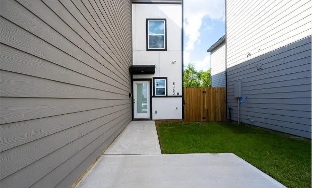 8153 Tate Street B Property Photo 11