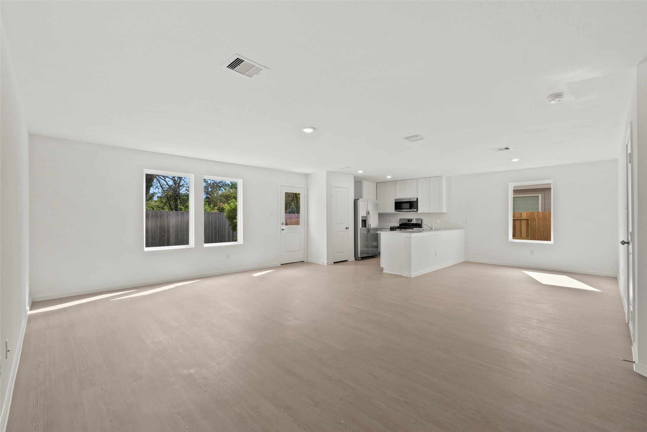 3094 Mallorca Drive Property Photo 6