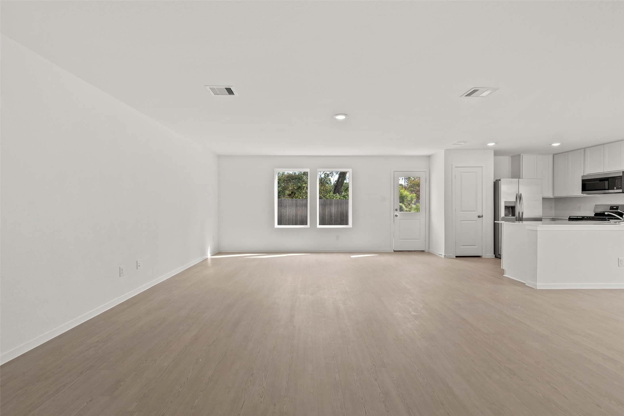 3094 Mallorca Drive Property Photo 8