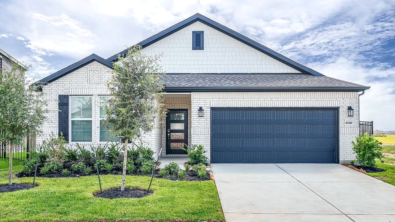 27327 Blue Pool Drive Property Photo 1