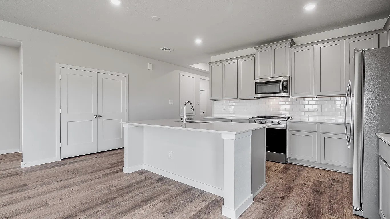 27327 Blue Pool Drive Property Photo 12
