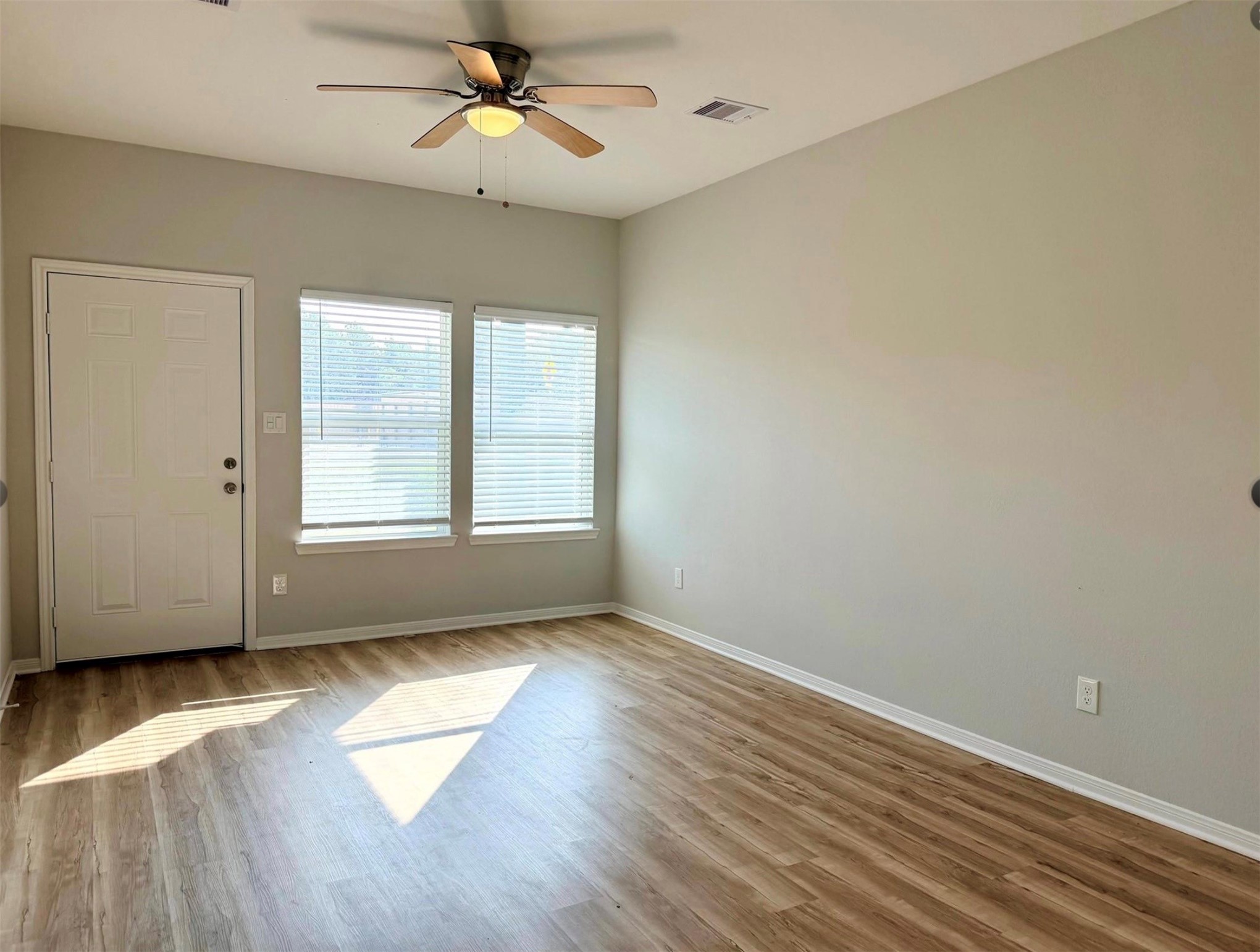 502 S Ross Sterling B Property Photo 4