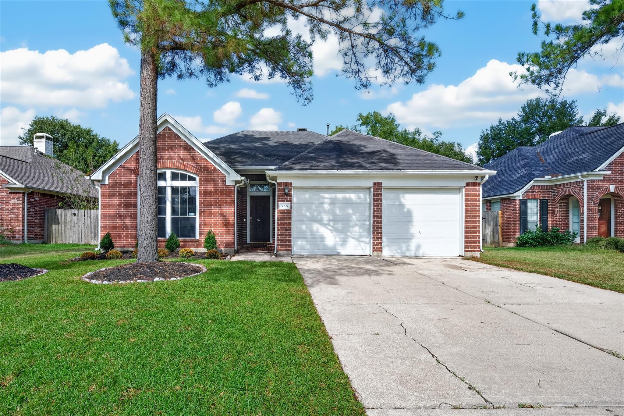 3907 Vinecrest Drive Property Photo 1