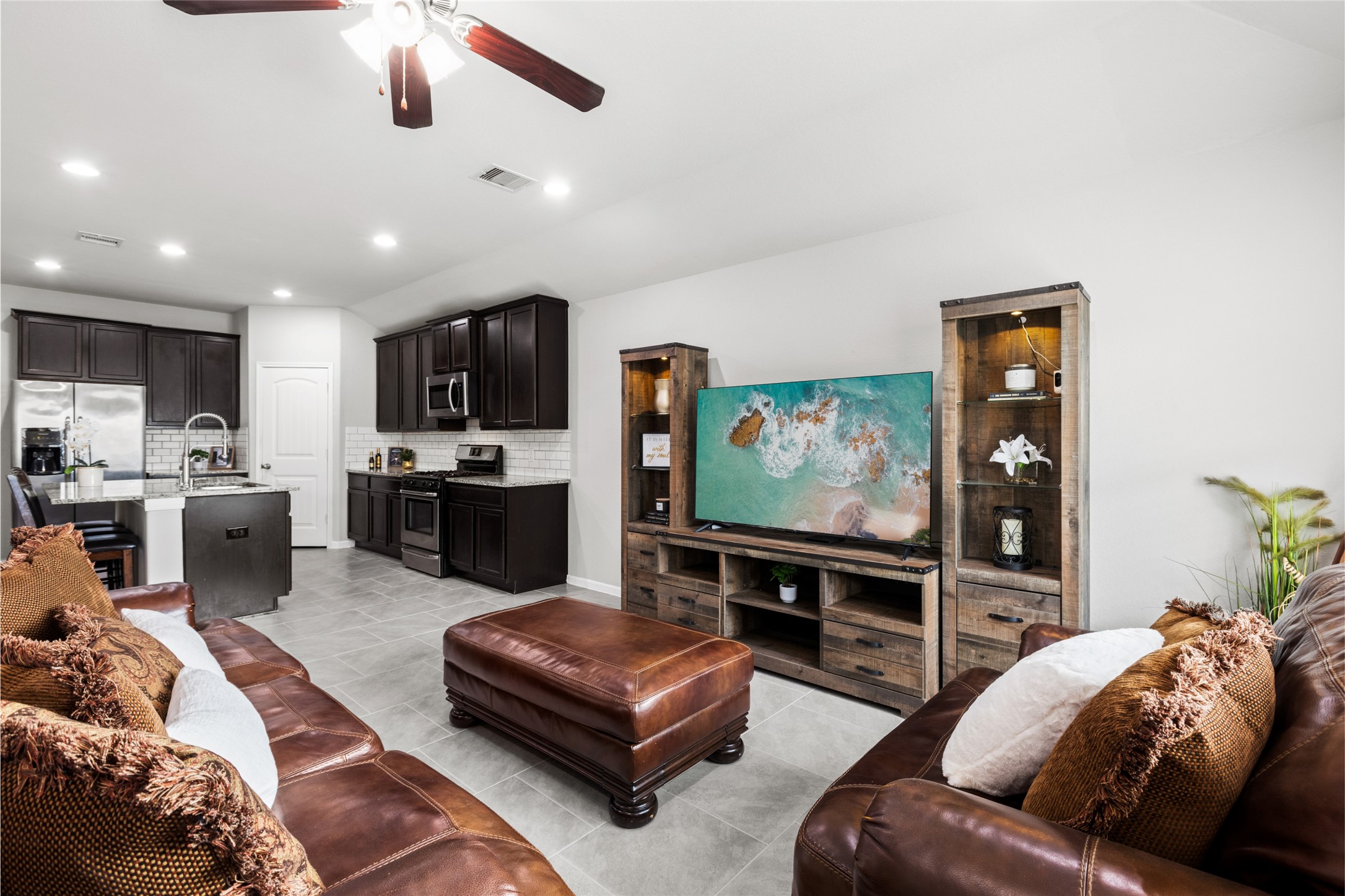 8102 Fieldfare Drive Property Photo 14