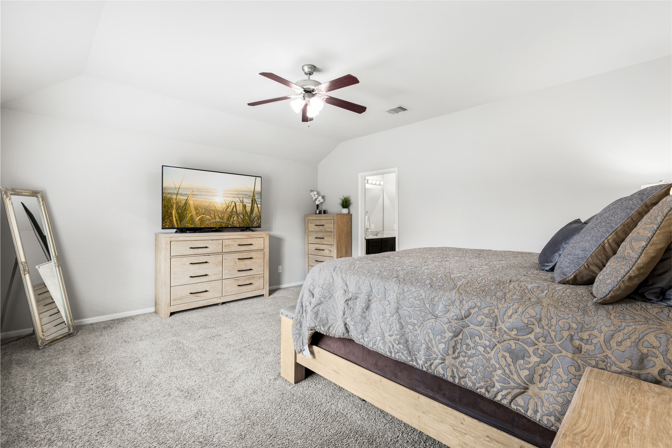 8102 Fieldfare Drive Property Photo 15