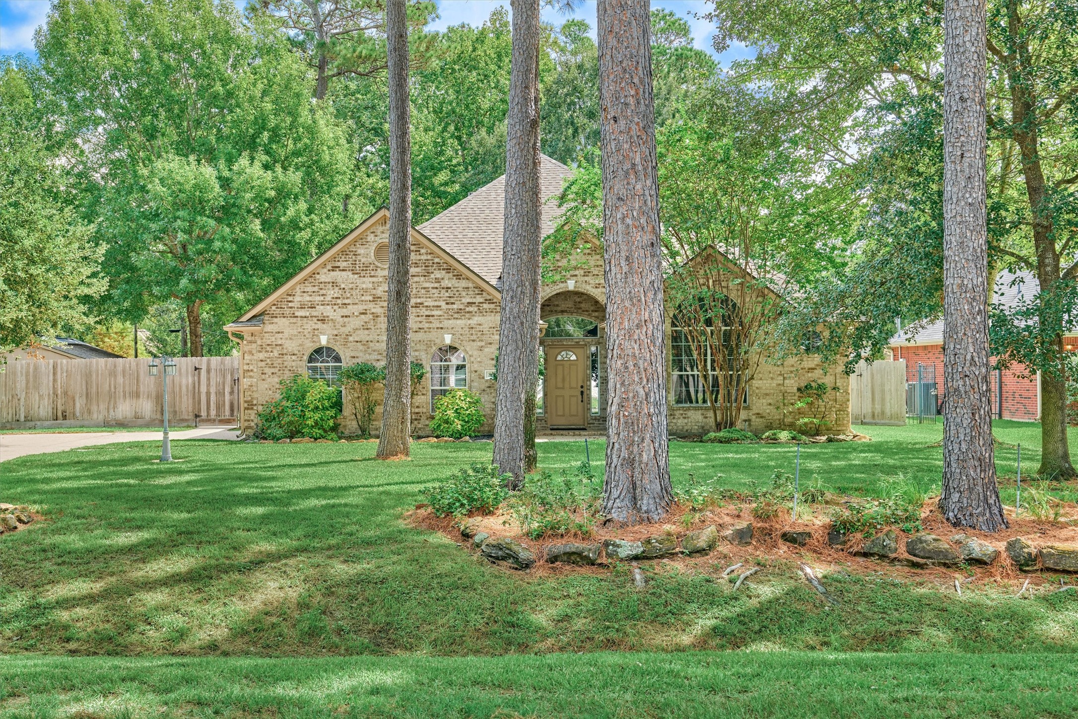 806 Weeping Willow Way Property Photo 1