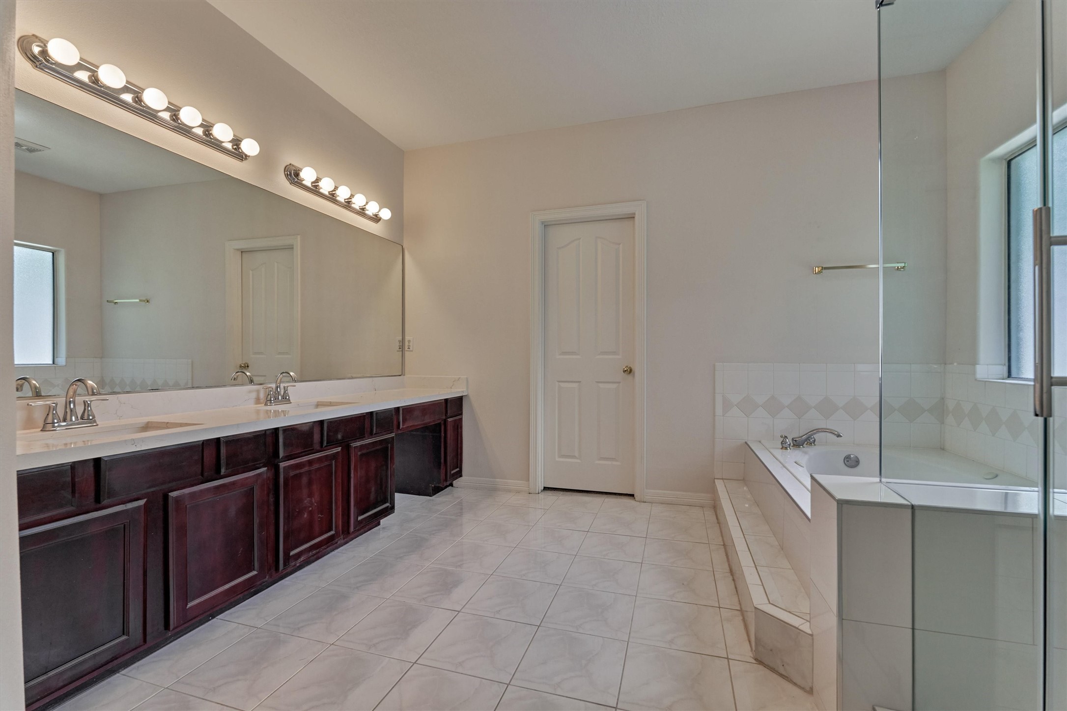 806 Weeping Willow Way Property Photo 2