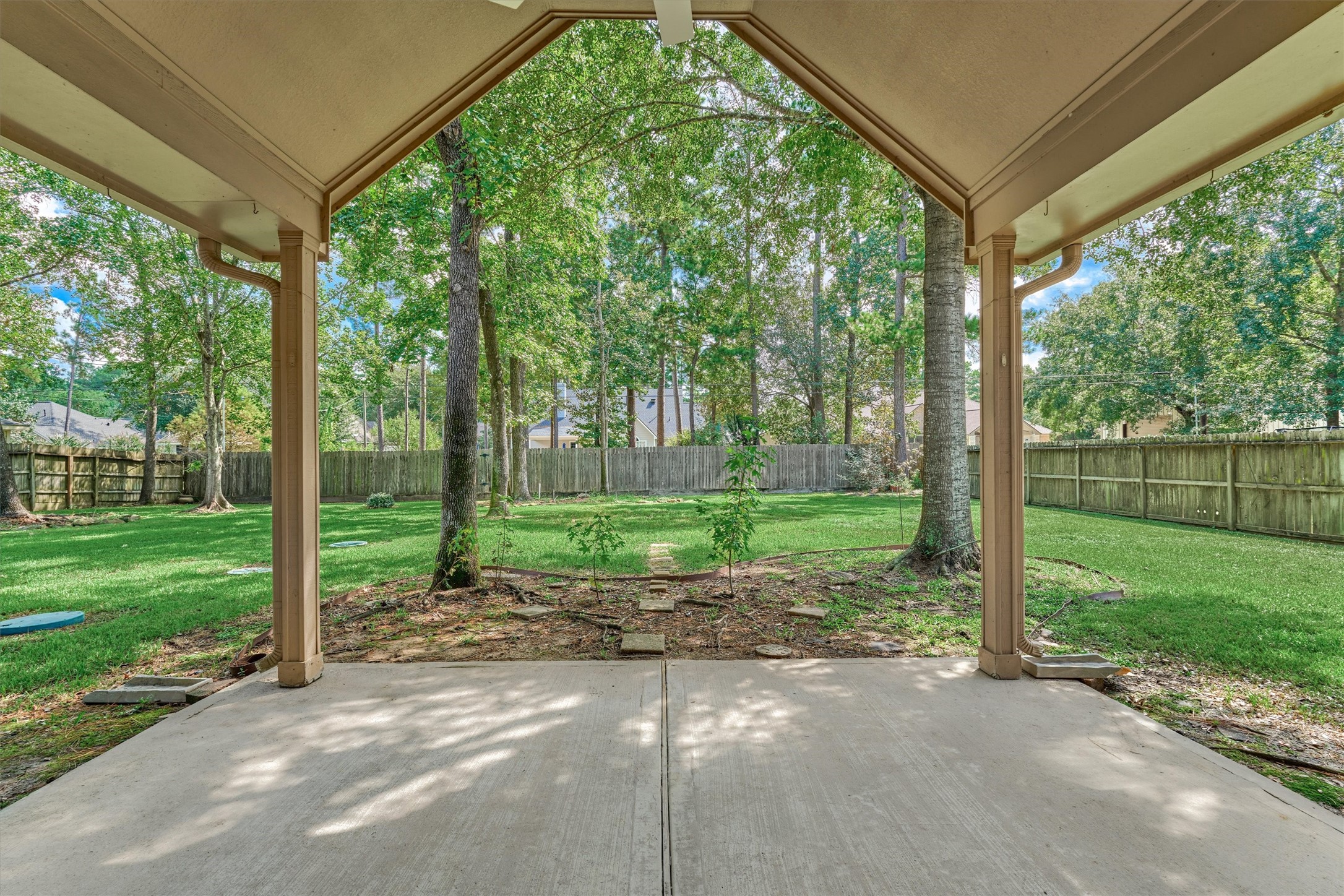 806 Weeping Willow Way Property Photo 4