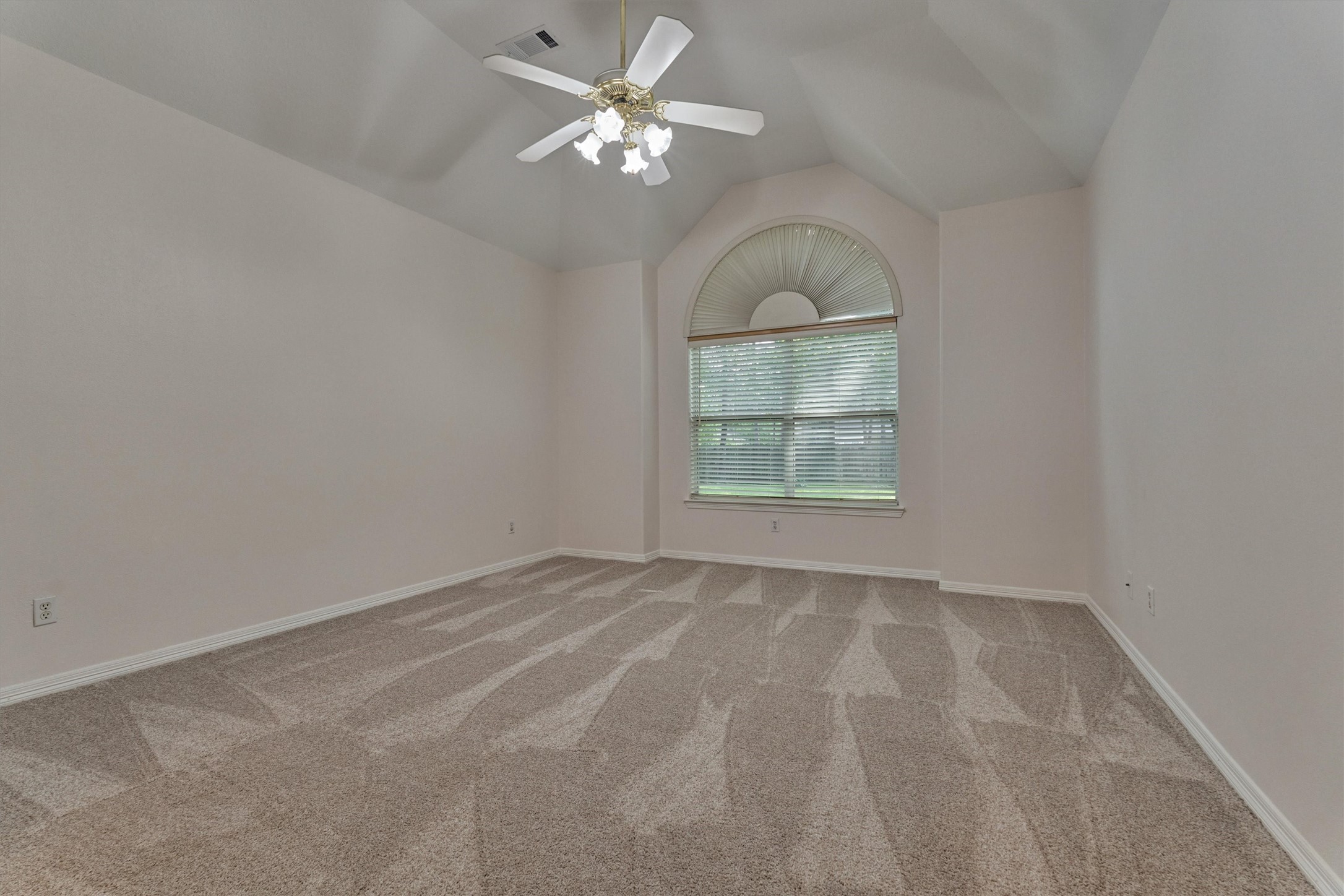 806 Weeping Willow Way Property Photo 29
