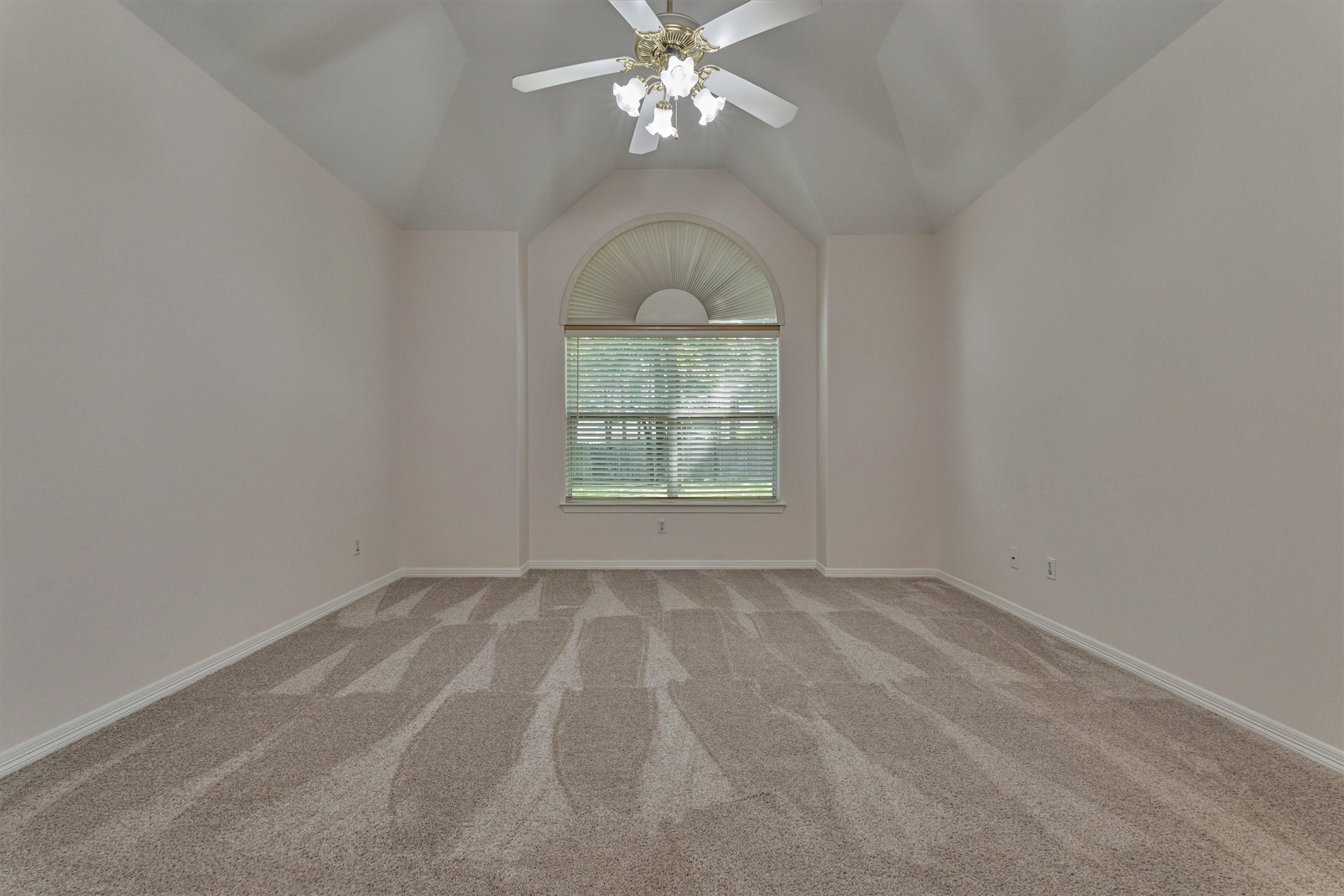 806 Weeping Willow Way Property Photo 31
