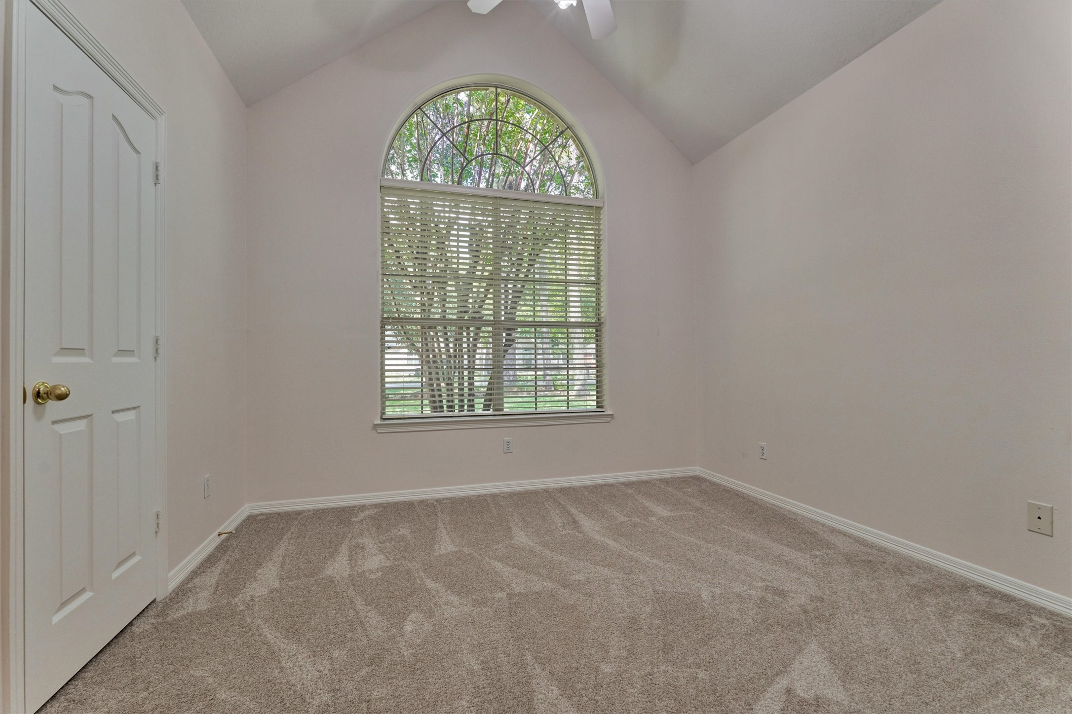 806 Weeping Willow Way Property Photo 34