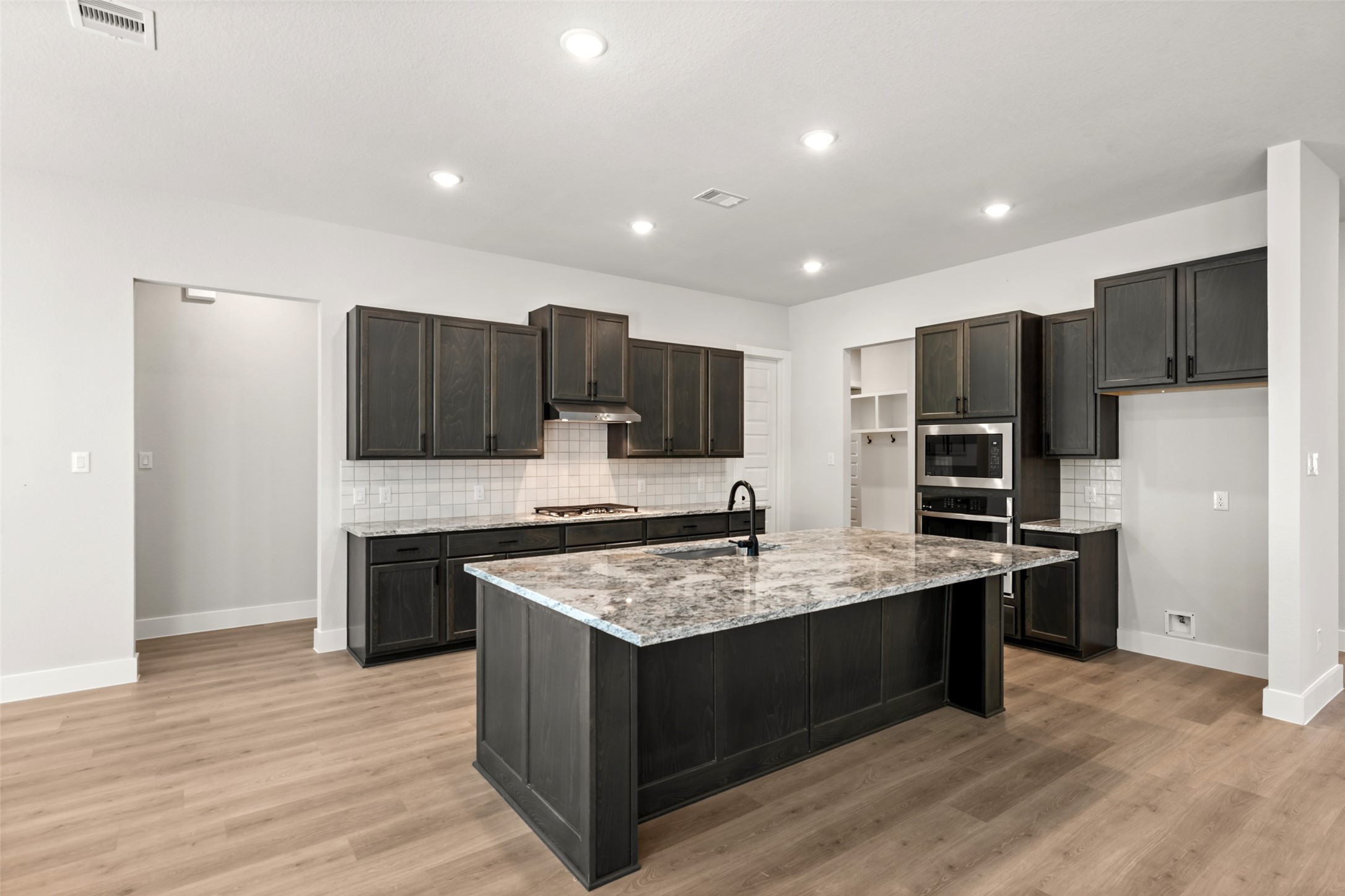 17723 Flagstone Way Property Photo 8