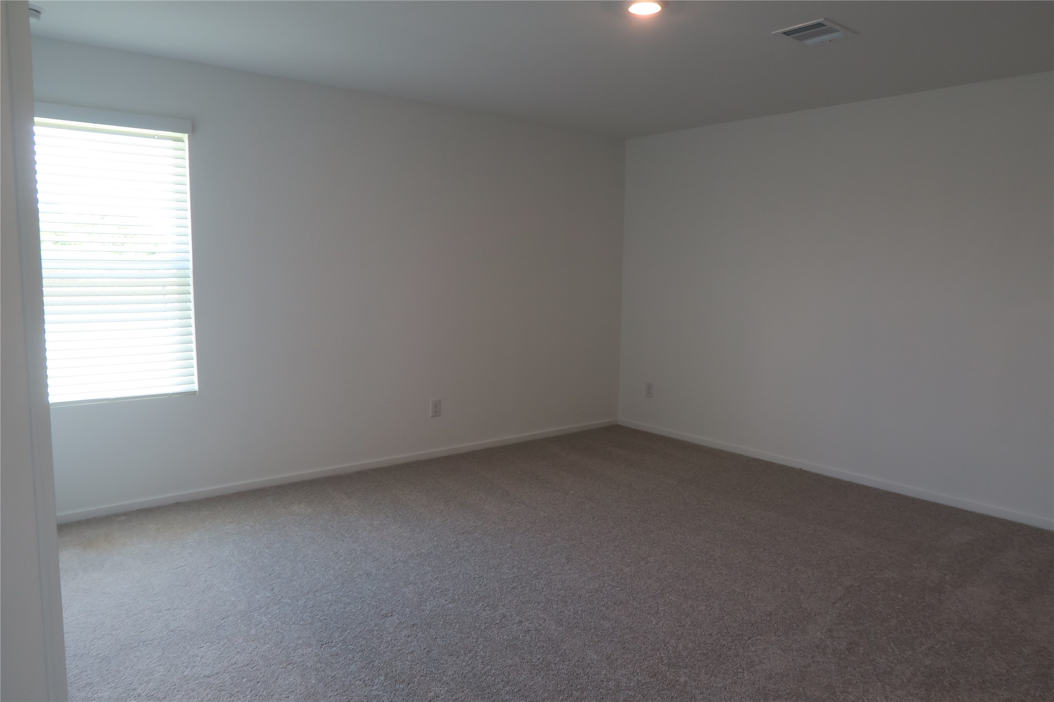921 Woodhaven Lakes Drive Property Photo 7