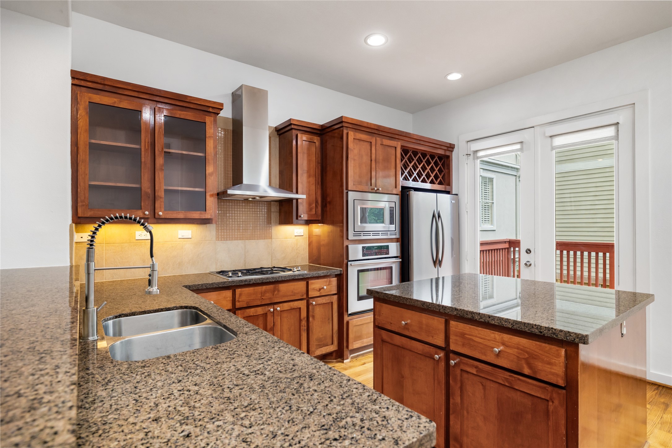 512 Jackson Hill Street Property Photo 3