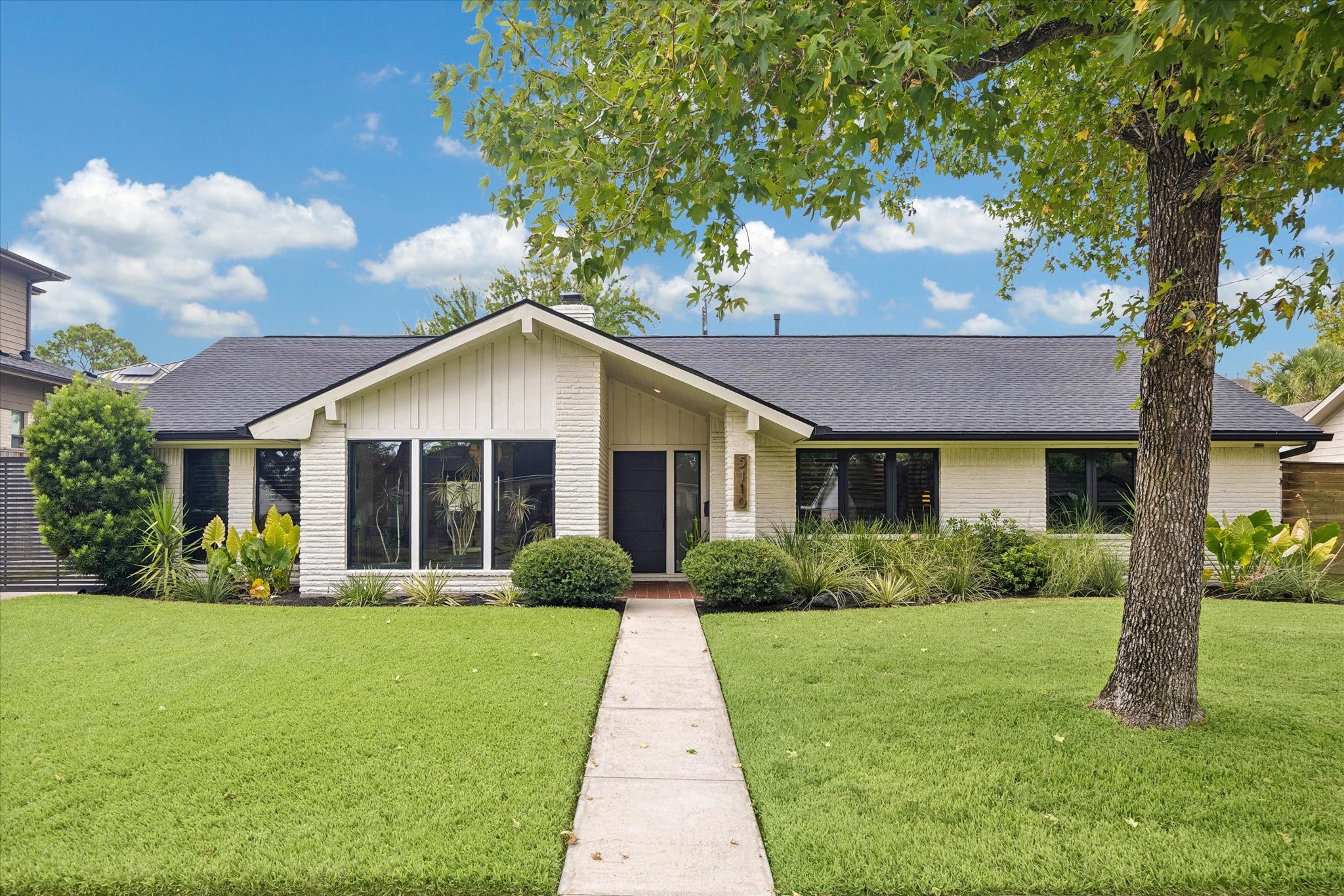 5110 Loch Lomond Drive Property Photo 1