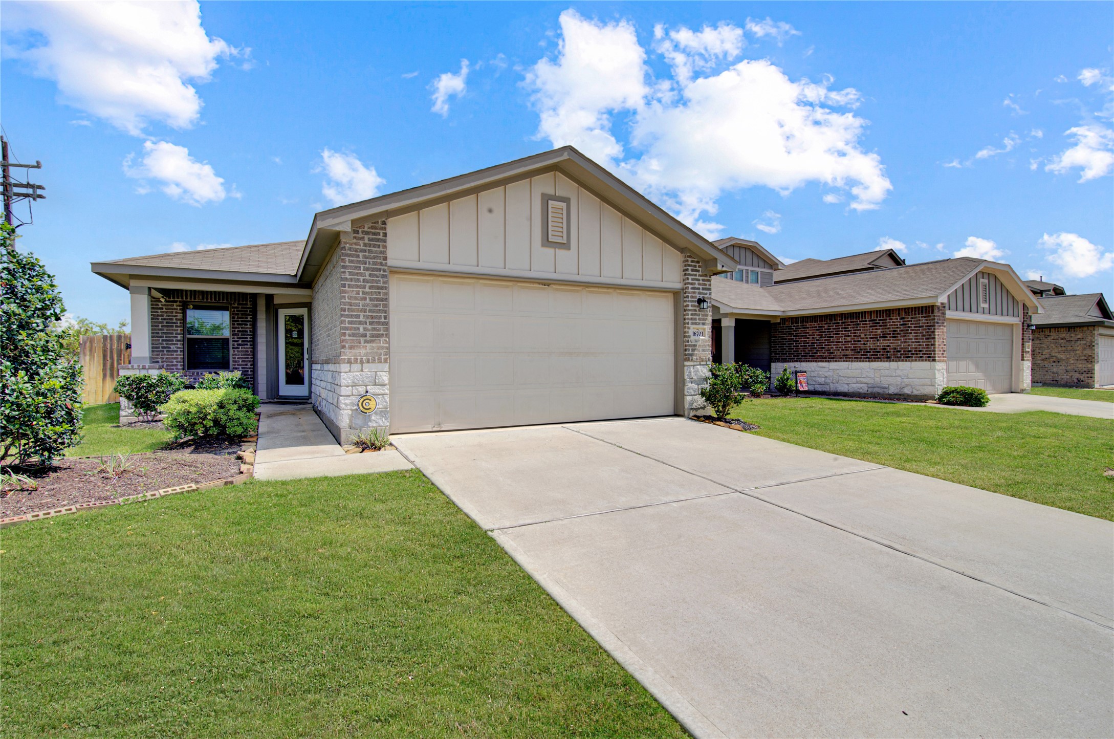 14032 Amelia Drive Property Photo 1