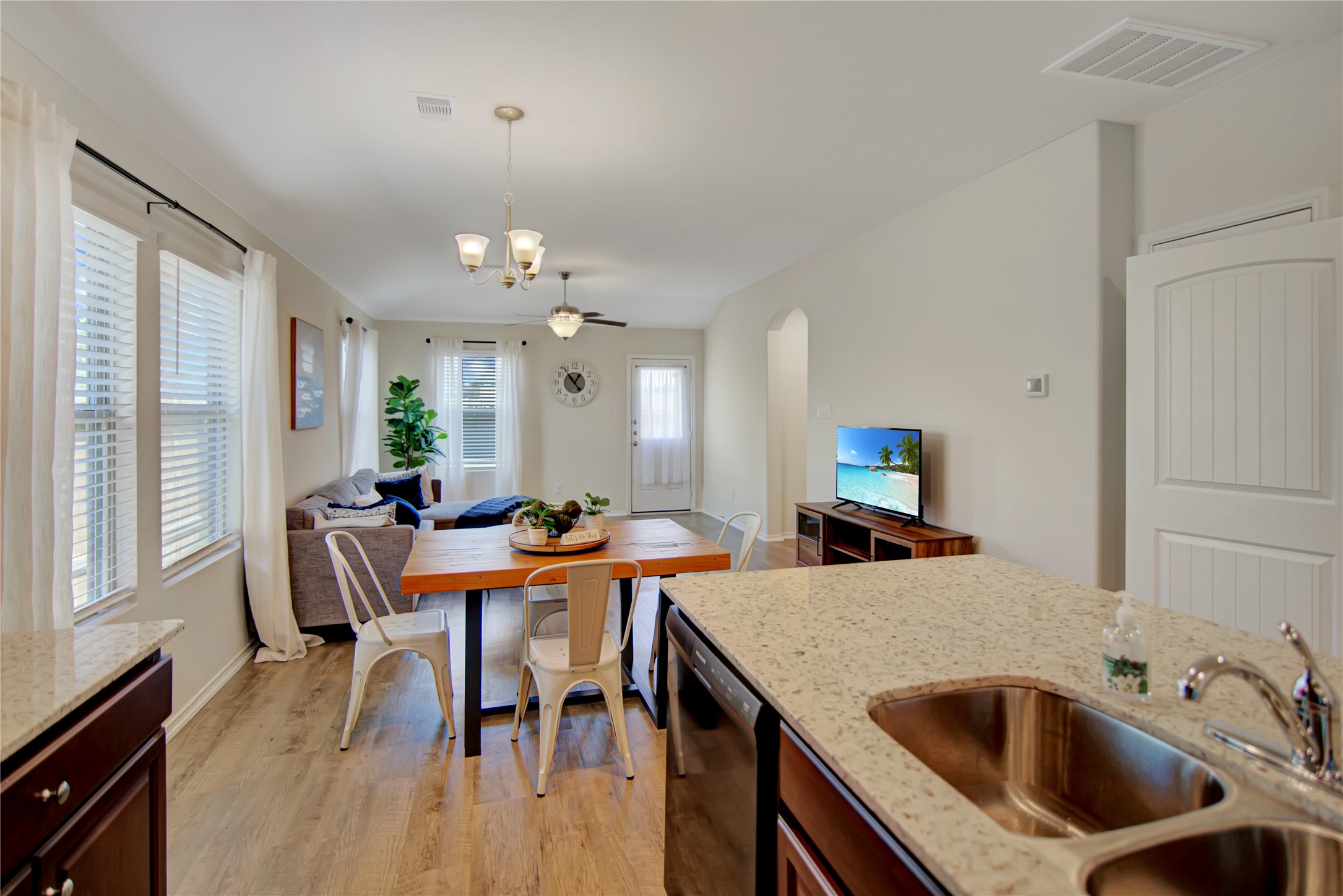 14032 Amelia Drive Property Photo 2
