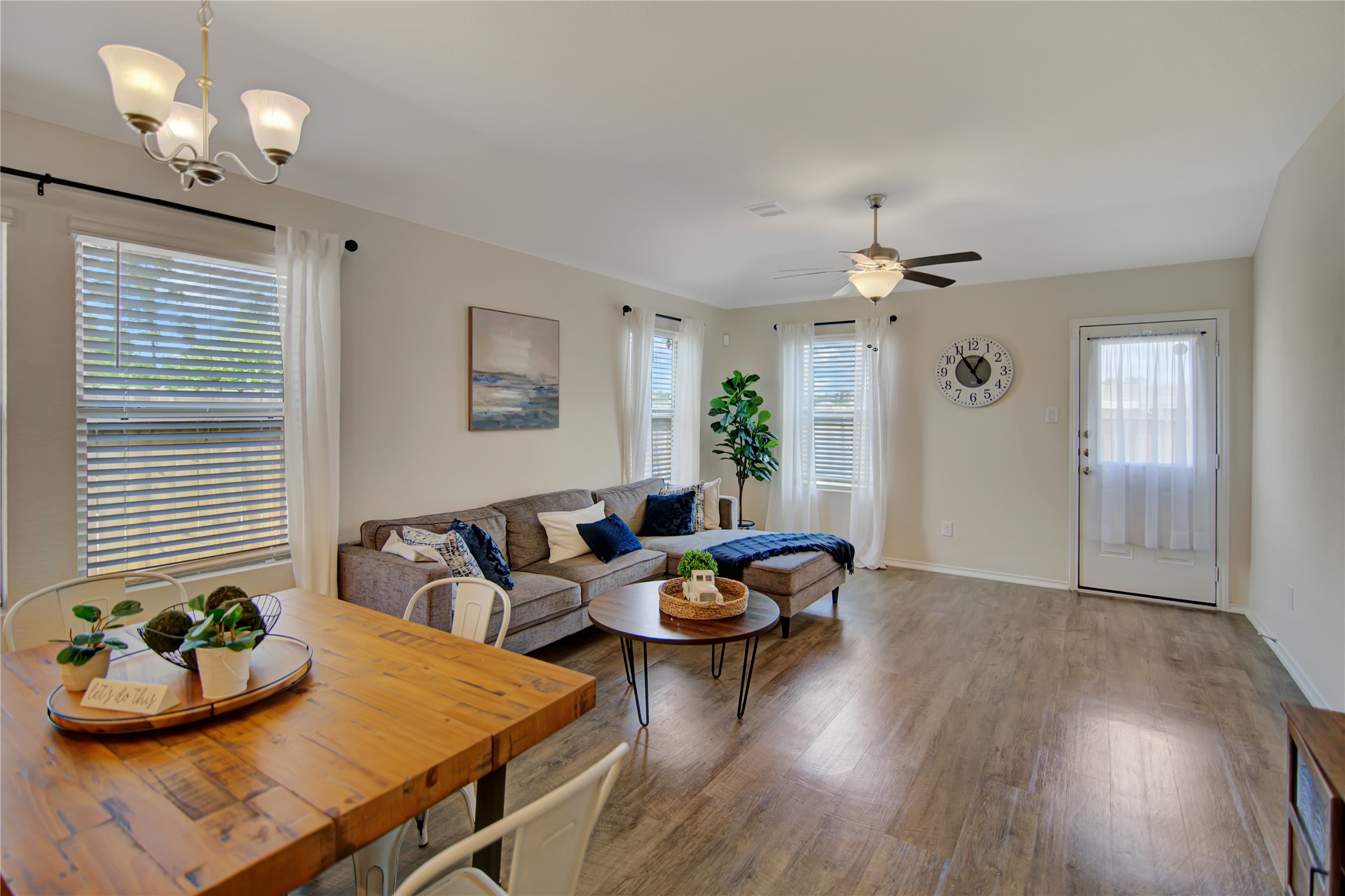 14032 Amelia Drive Property Photo 4