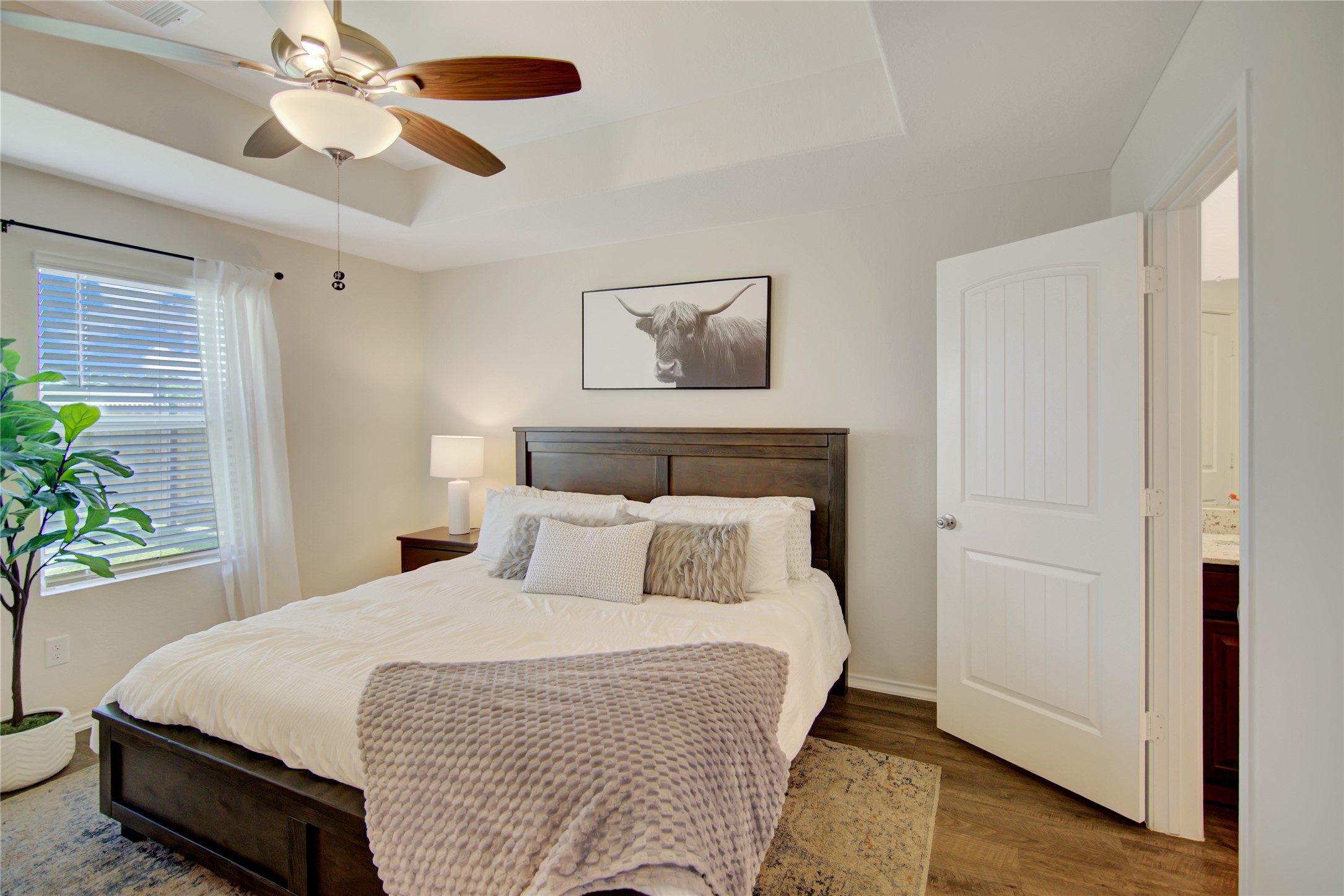 14032 Amelia Drive Property Photo 5