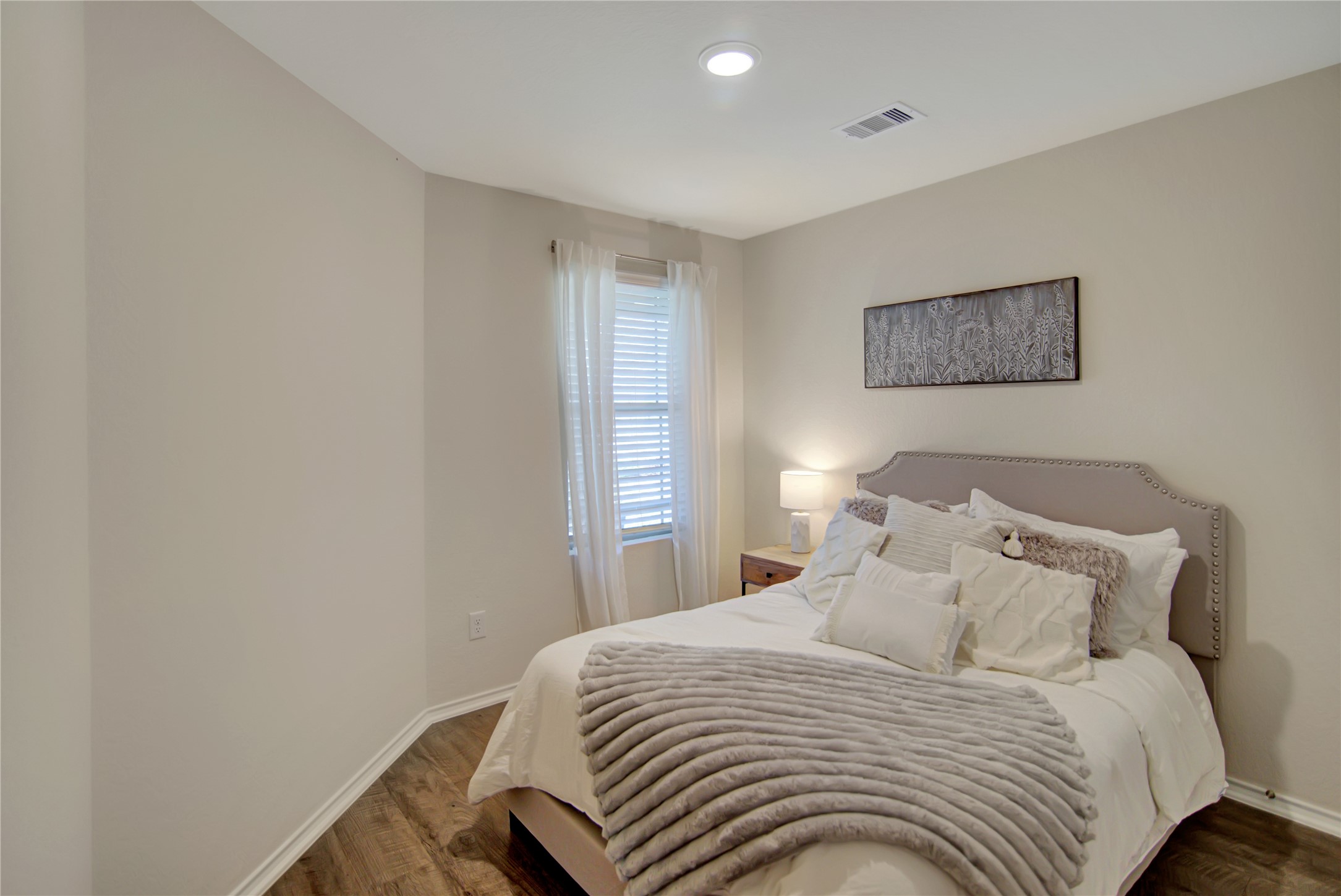 14032 Amelia Drive Property Photo 8