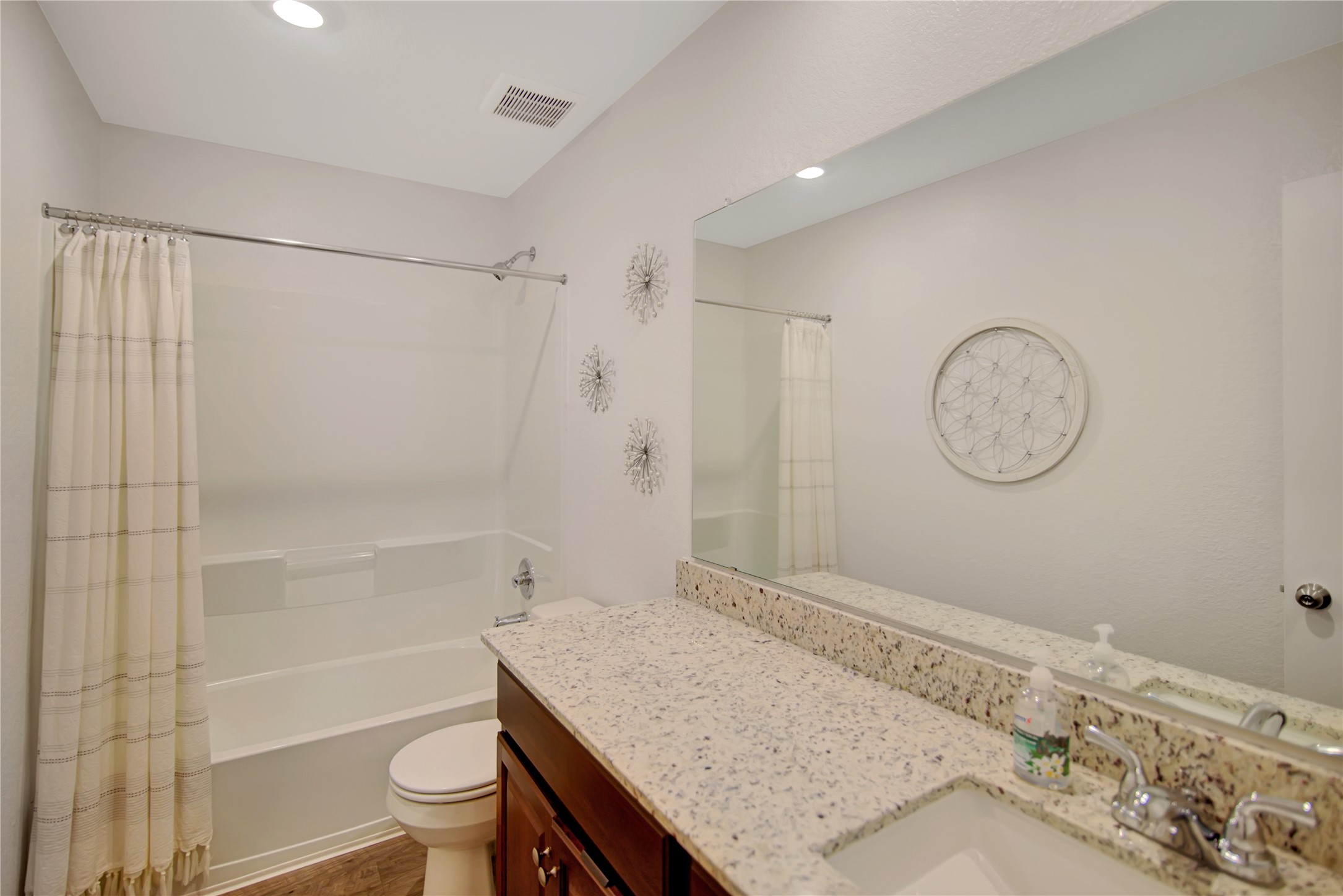 14032 Amelia Drive Property Photo 9