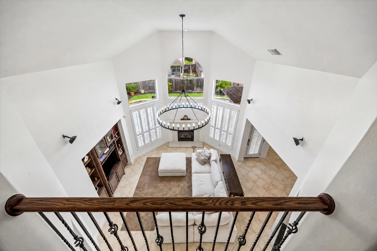 8111 Highland Green Drive Property Photo 10