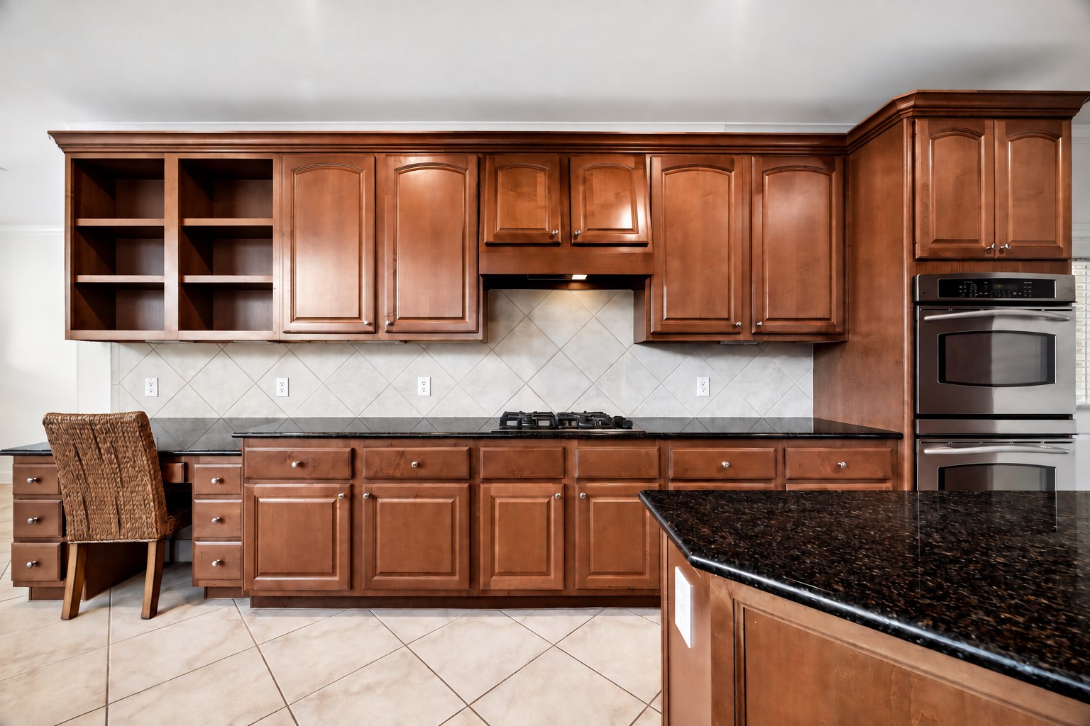 8111 Highland Green Drive Property Photo 13