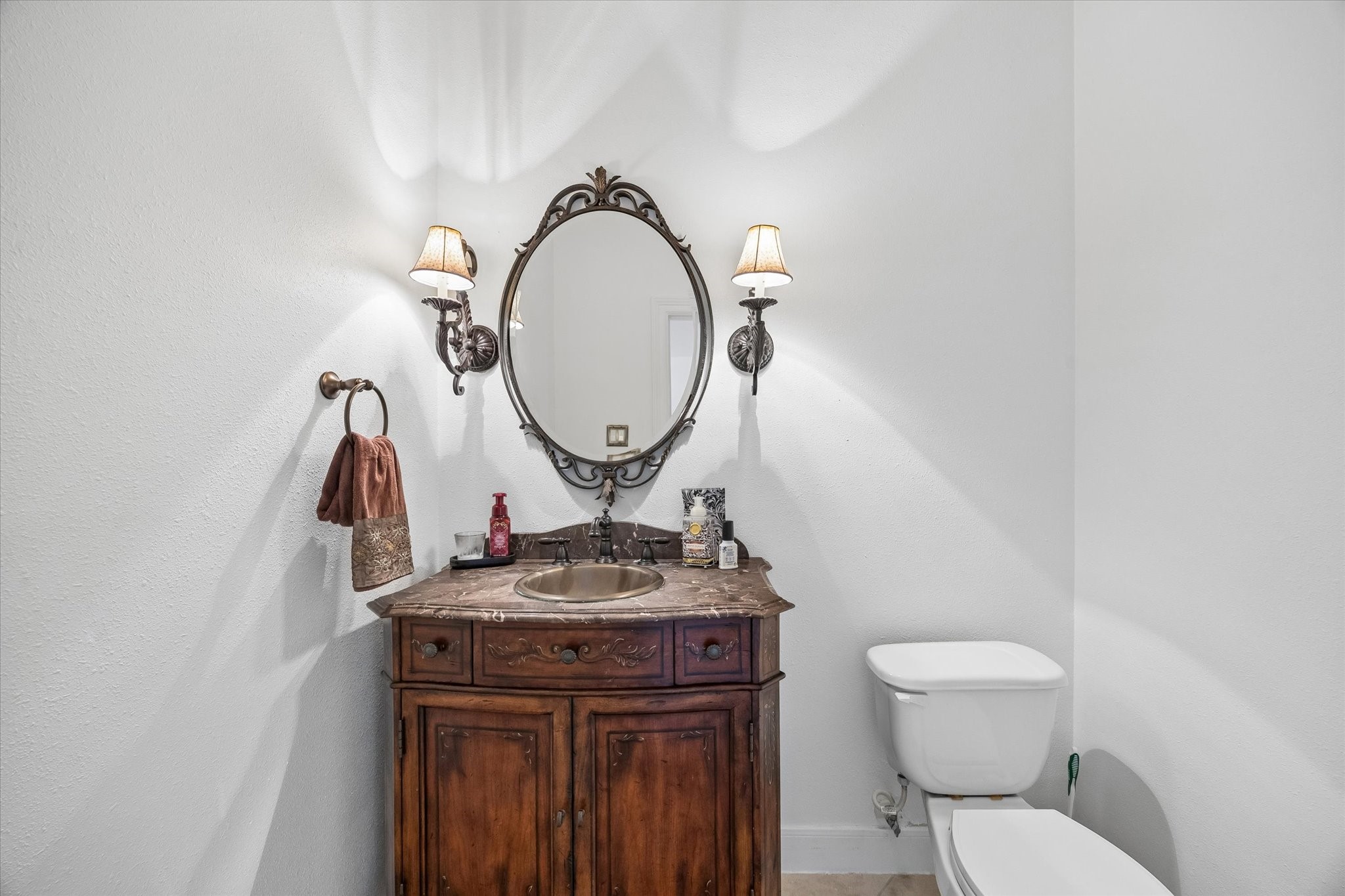 8111 Highland Green Drive Property Photo 15