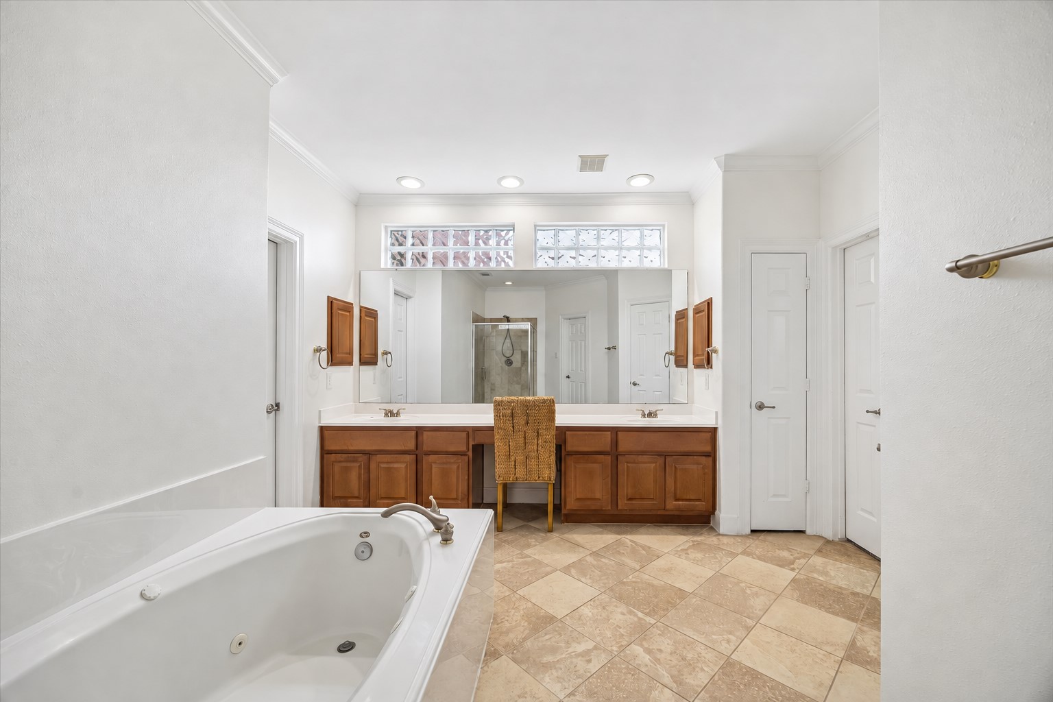 8111 Highland Green Drive Property Photo 19