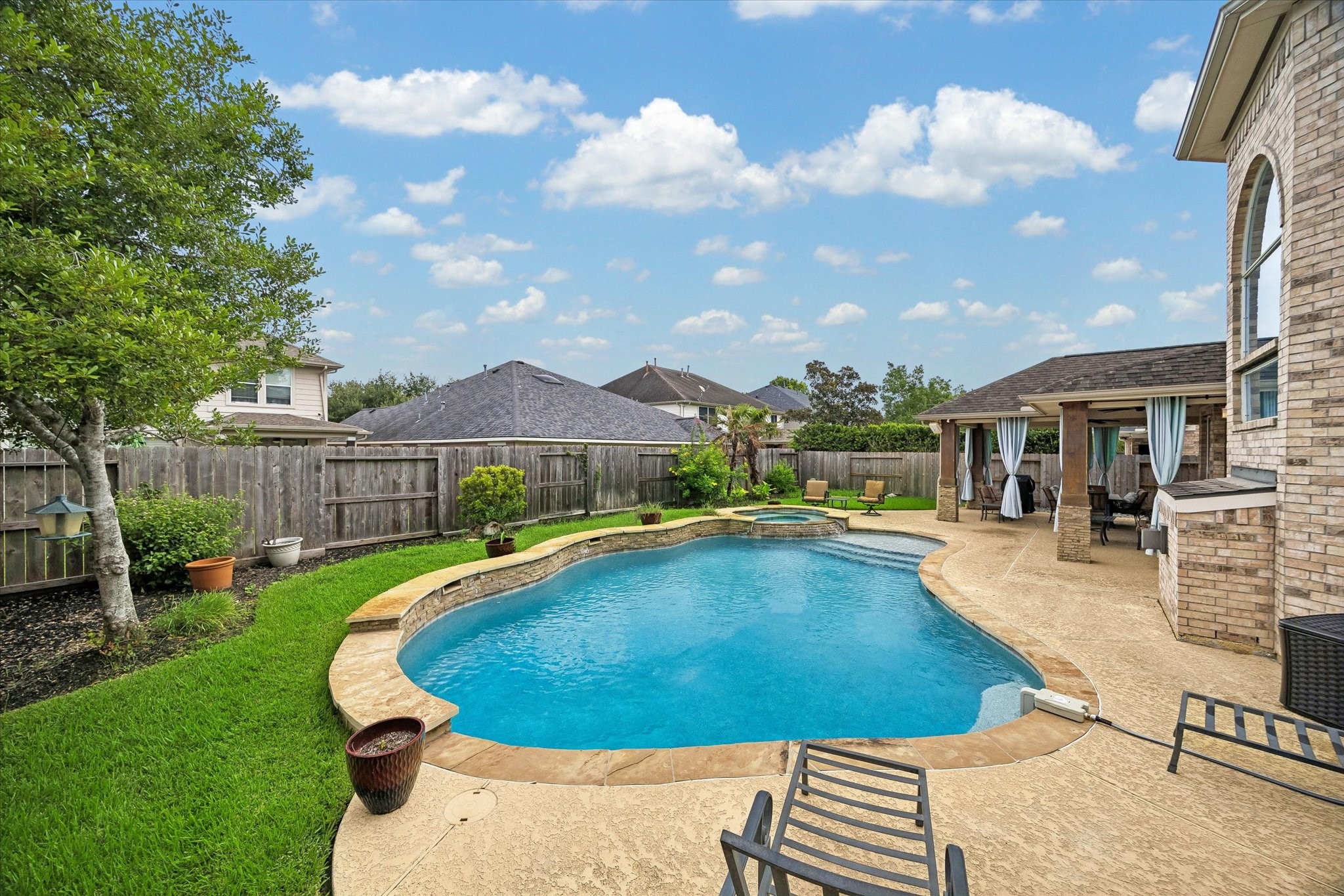 8111 Highland Green Drive Property Photo 29