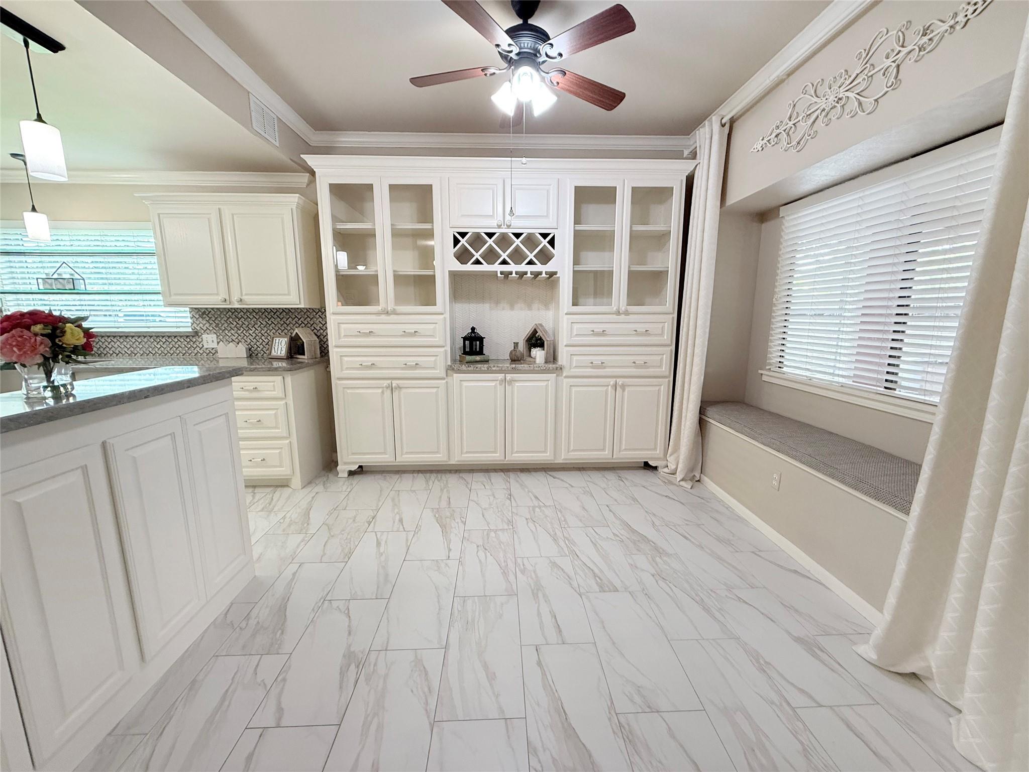 205 Peppermint Drive, Lake Jackson Tx 77566 Property Photo 7