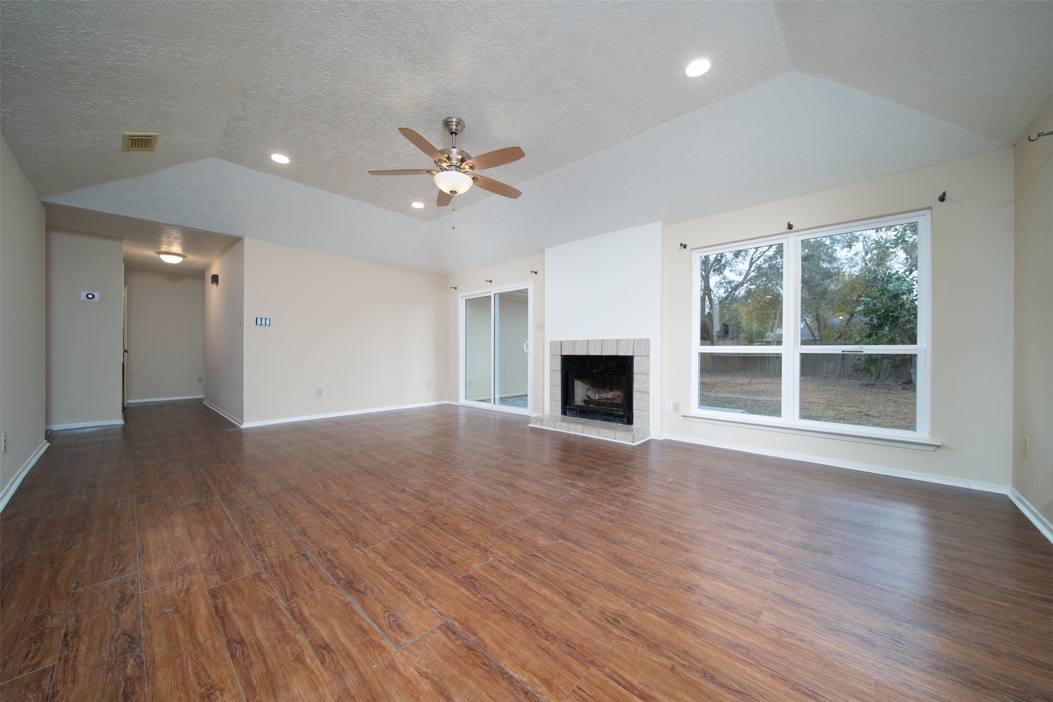 2411 Gunston Ct Property Photo 2